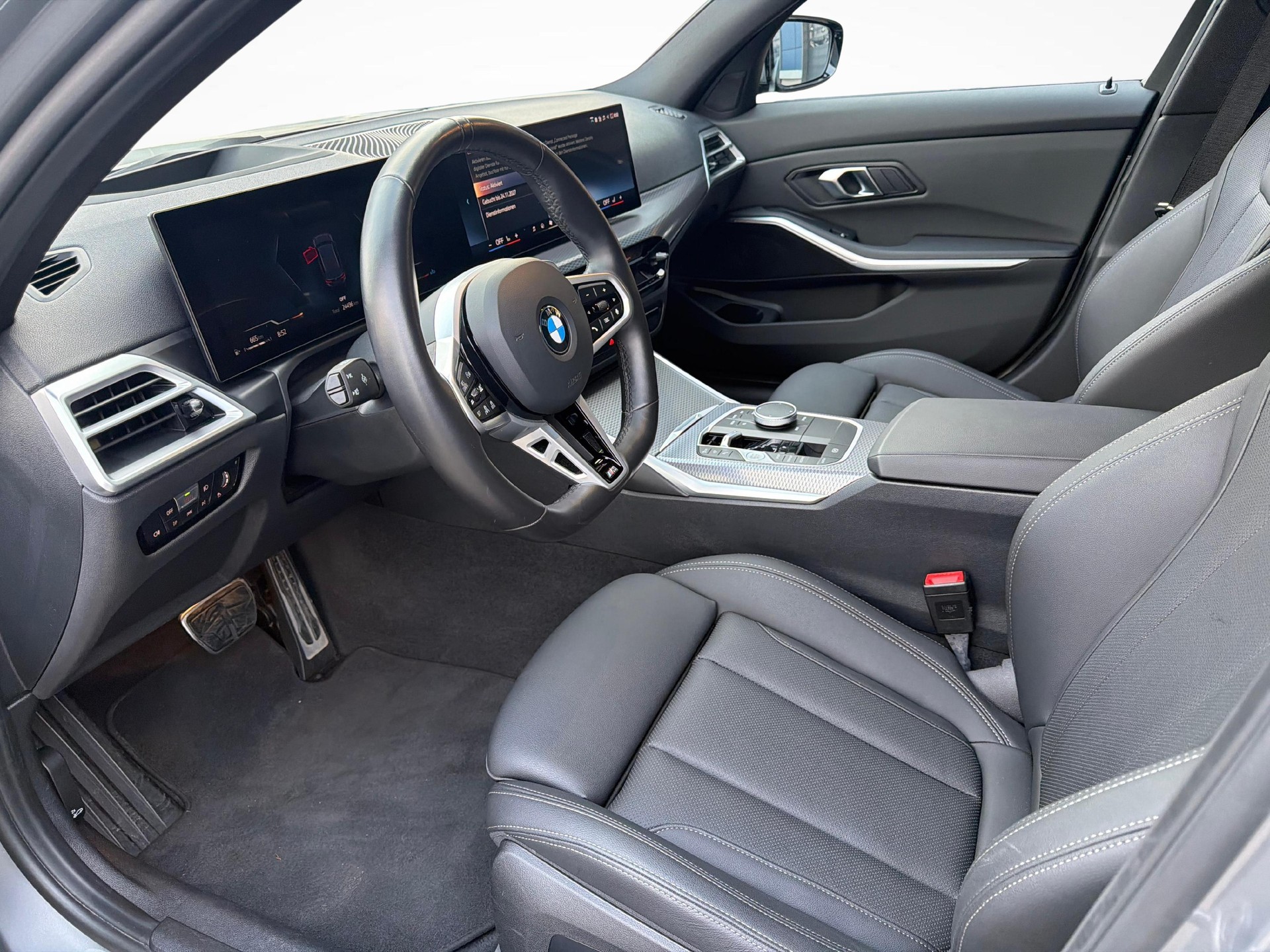 BMW 330d xDrive Touring-image-9