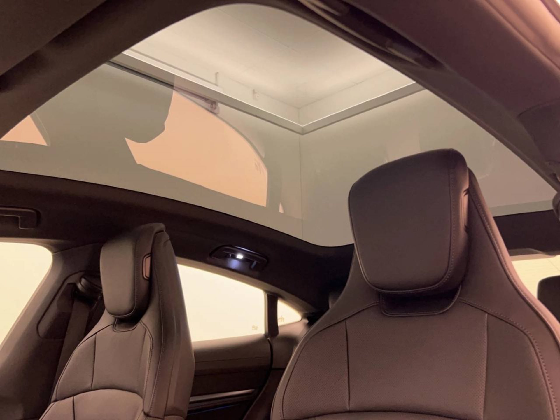 PORSCHE Taycan 4S-image-14
