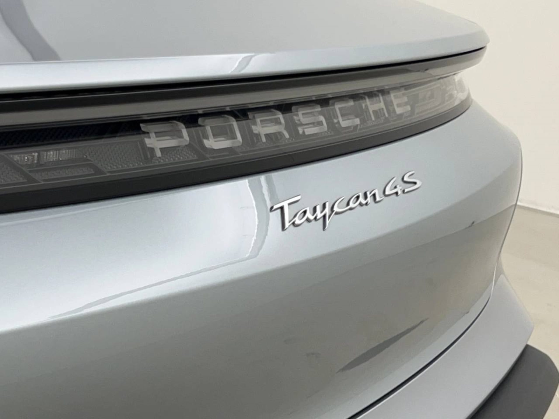 PORSCHE Taycan 4S-image-7