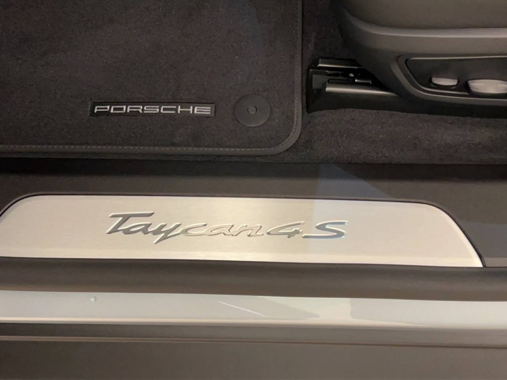 PORSCHE Taycan 4S-image-15