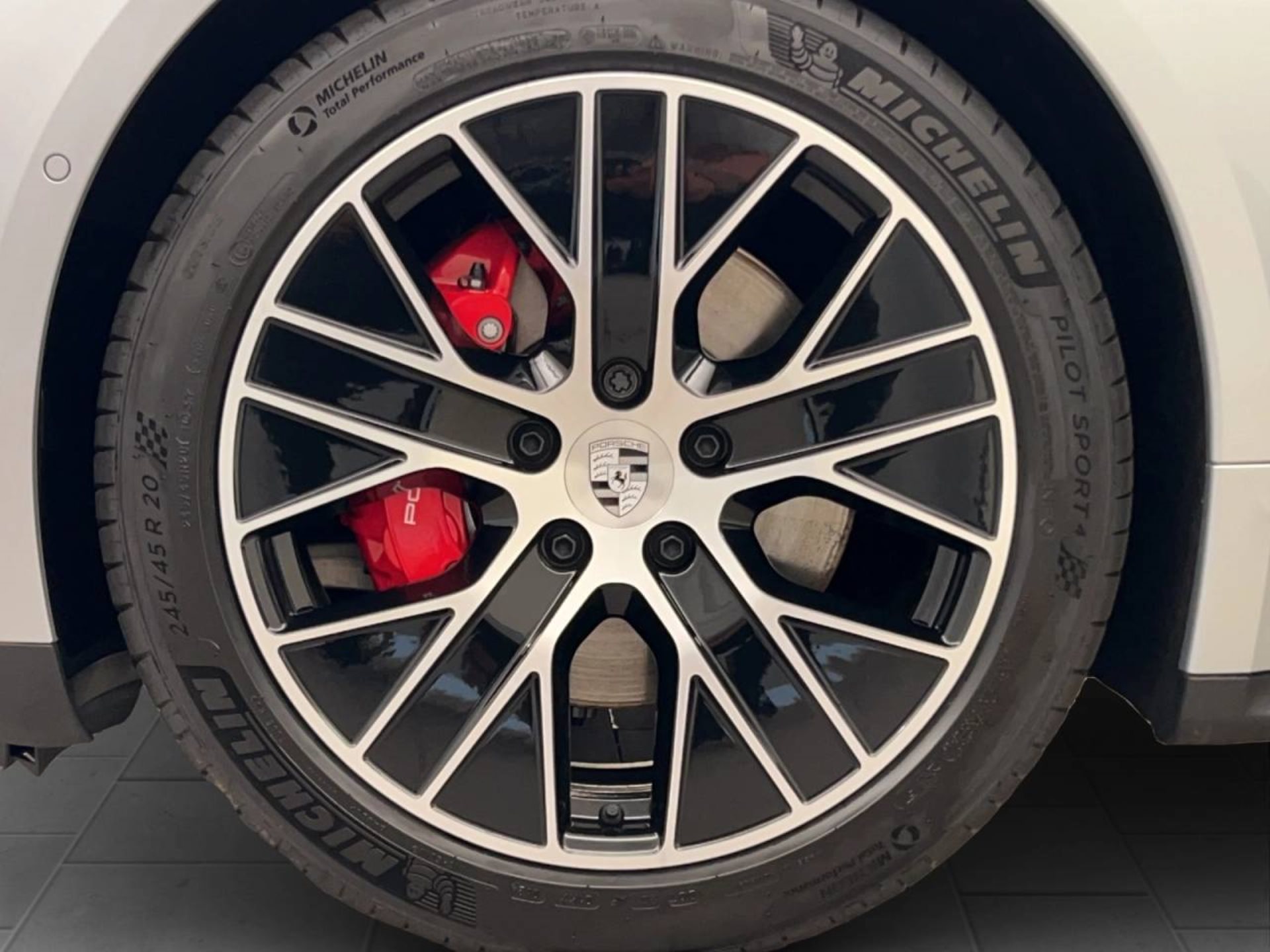 PORSCHE Taycan 4S-image-6