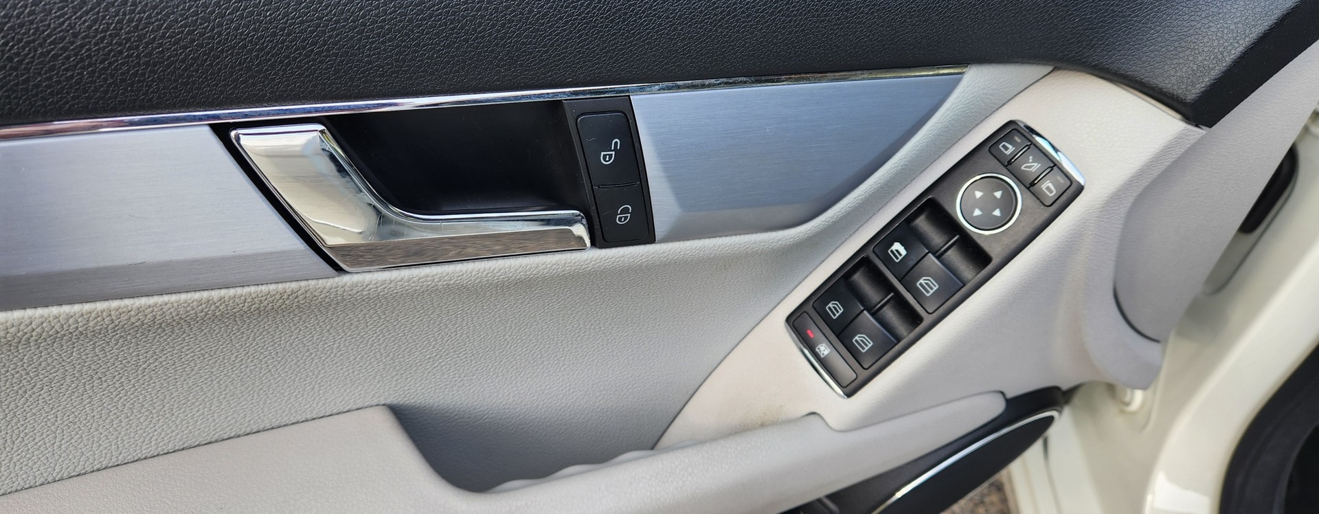 MERCEDES-BENZ C 230 Avantgarde 7G-Tronic-image-4