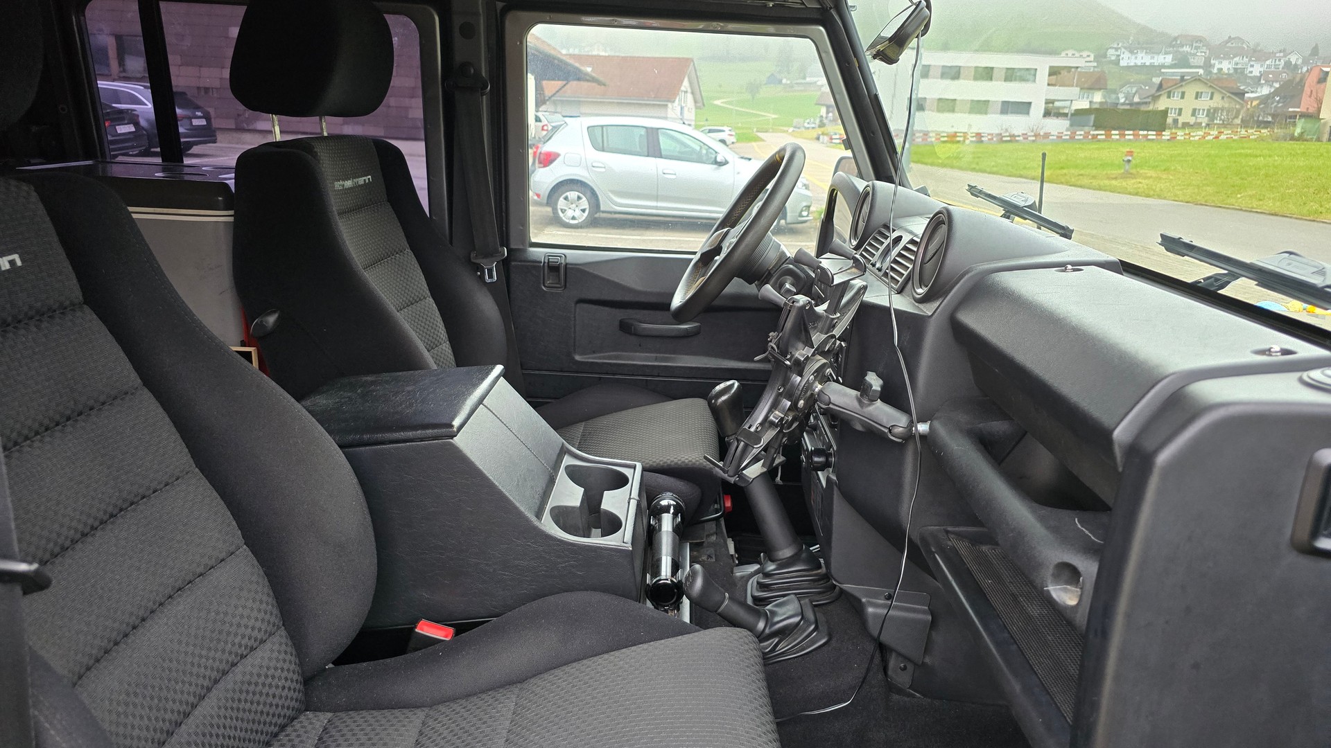 LAND ROVER TD4 110 SW-image-6