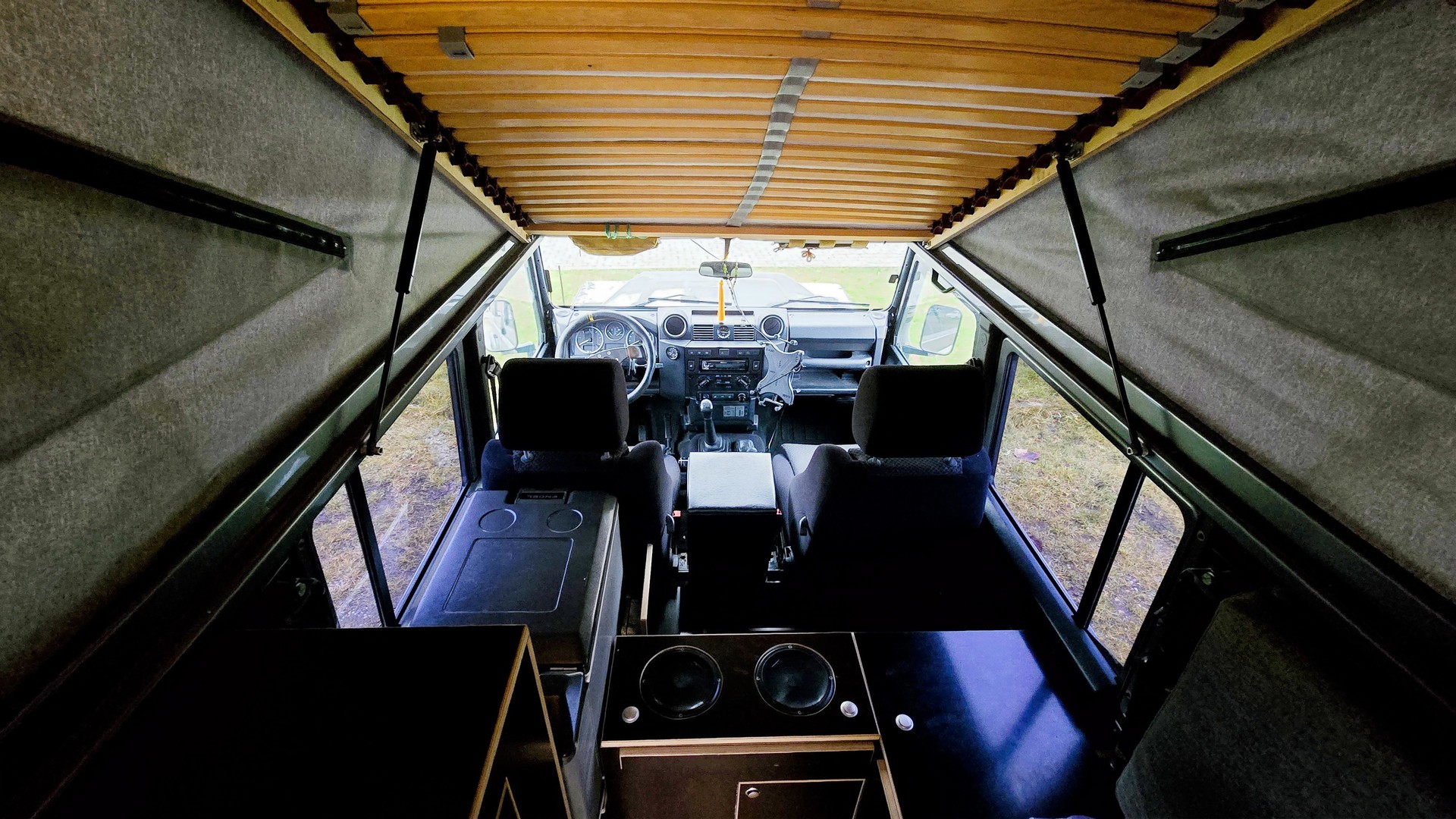 LAND ROVER TD4 110 SW-image-8