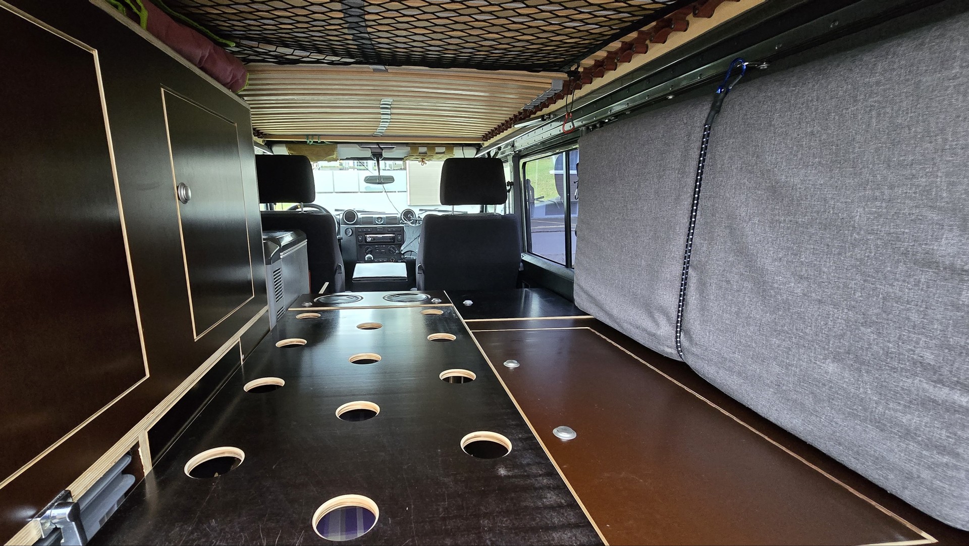 LAND ROVER TD4 110 SW-image-16