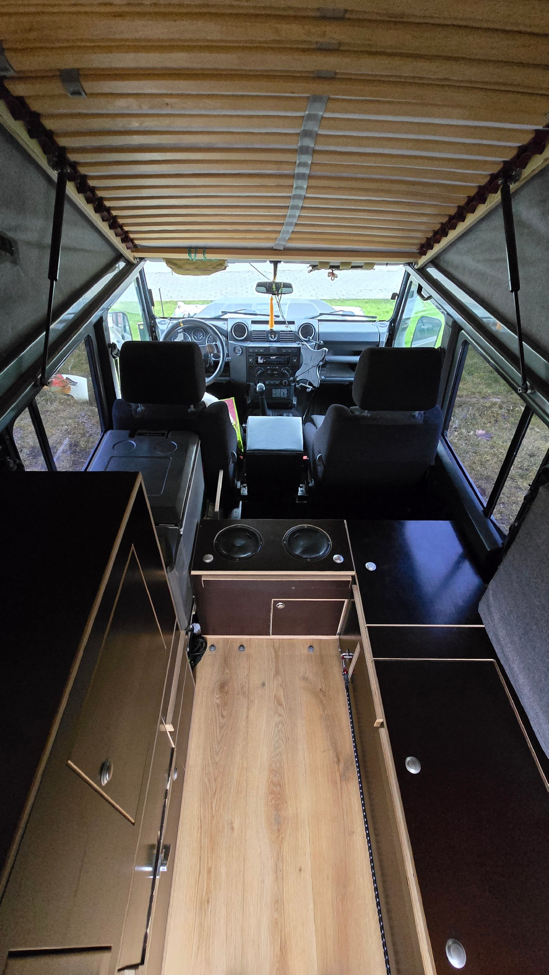 LAND ROVER TD4 110 SW-image-9
