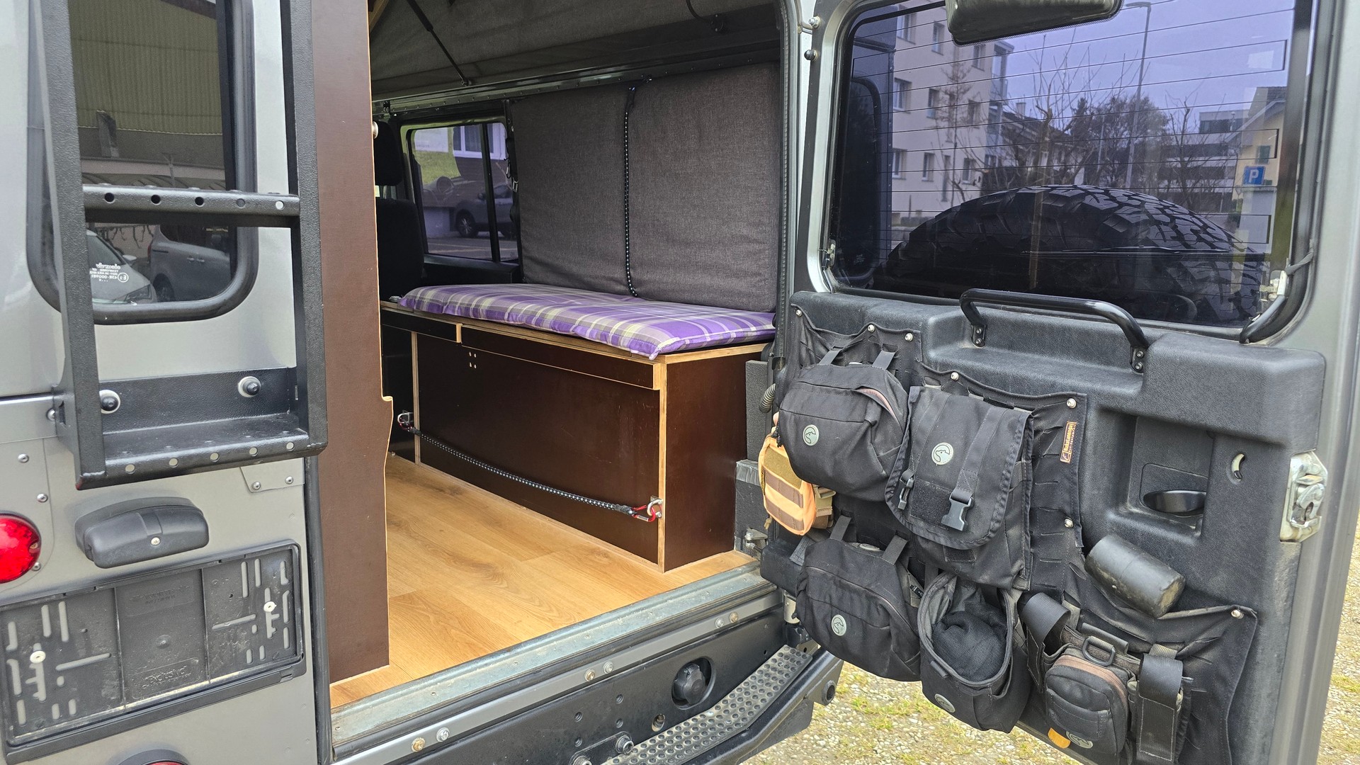LAND ROVER TD4 110 SW-image-7