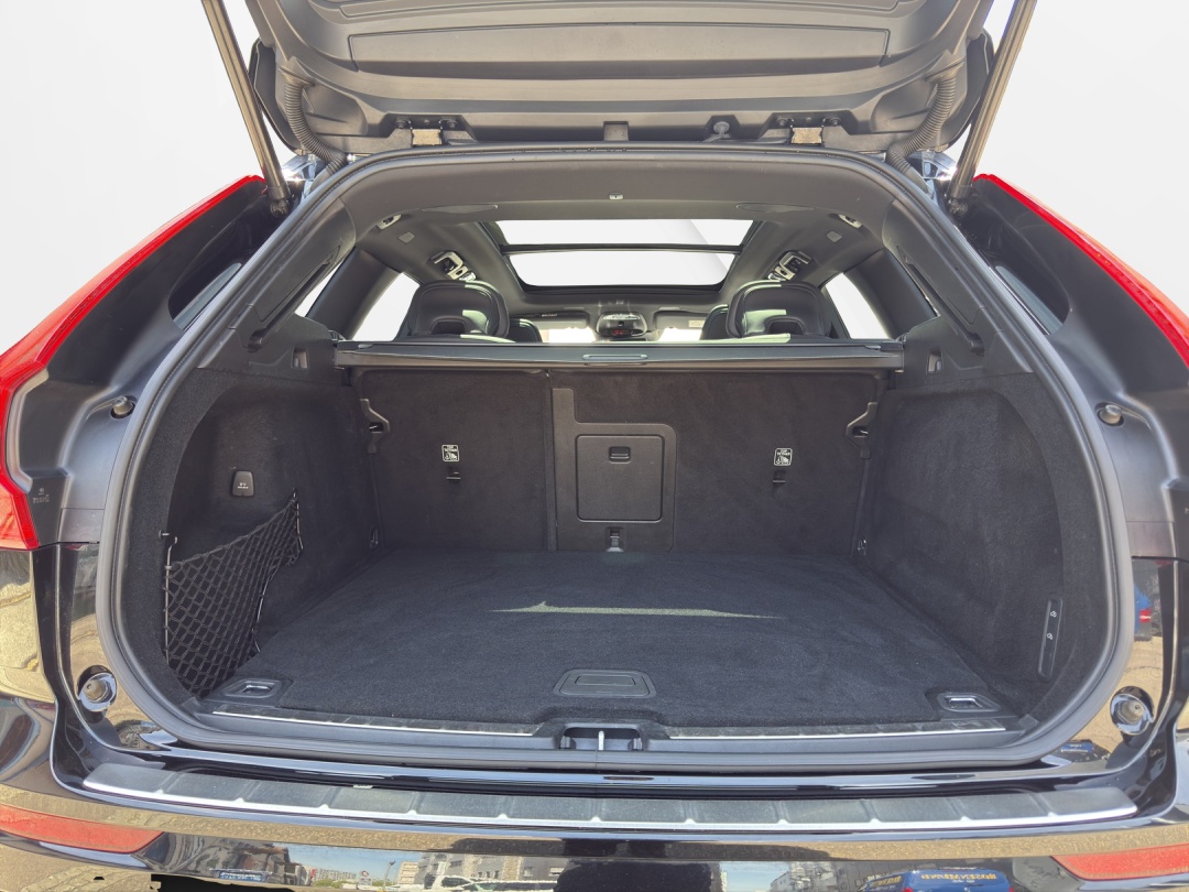 VOLVO XC60 T6 eAWD R-Design Geartronic-image-12