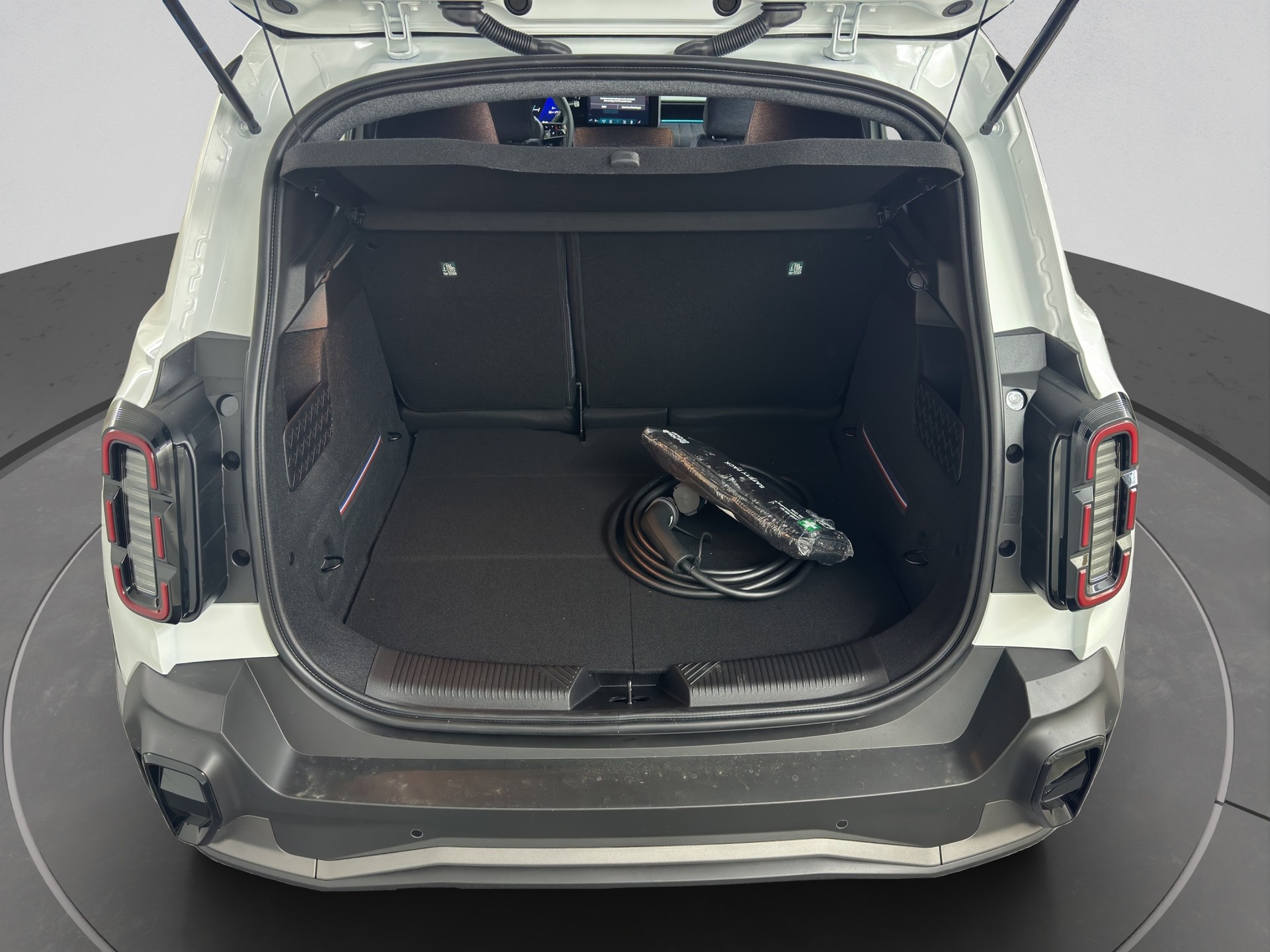 RENAULT R4 E-Tech Comfort Range 52 kWh Techno-image-11