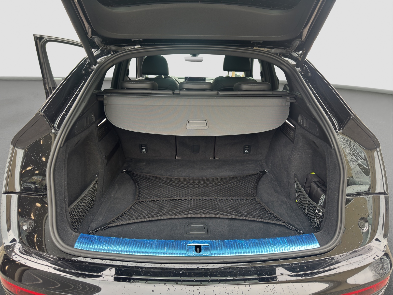 AUDI Q5 Sportback 40 TDI Blackedition quattro S-tronic-image-9