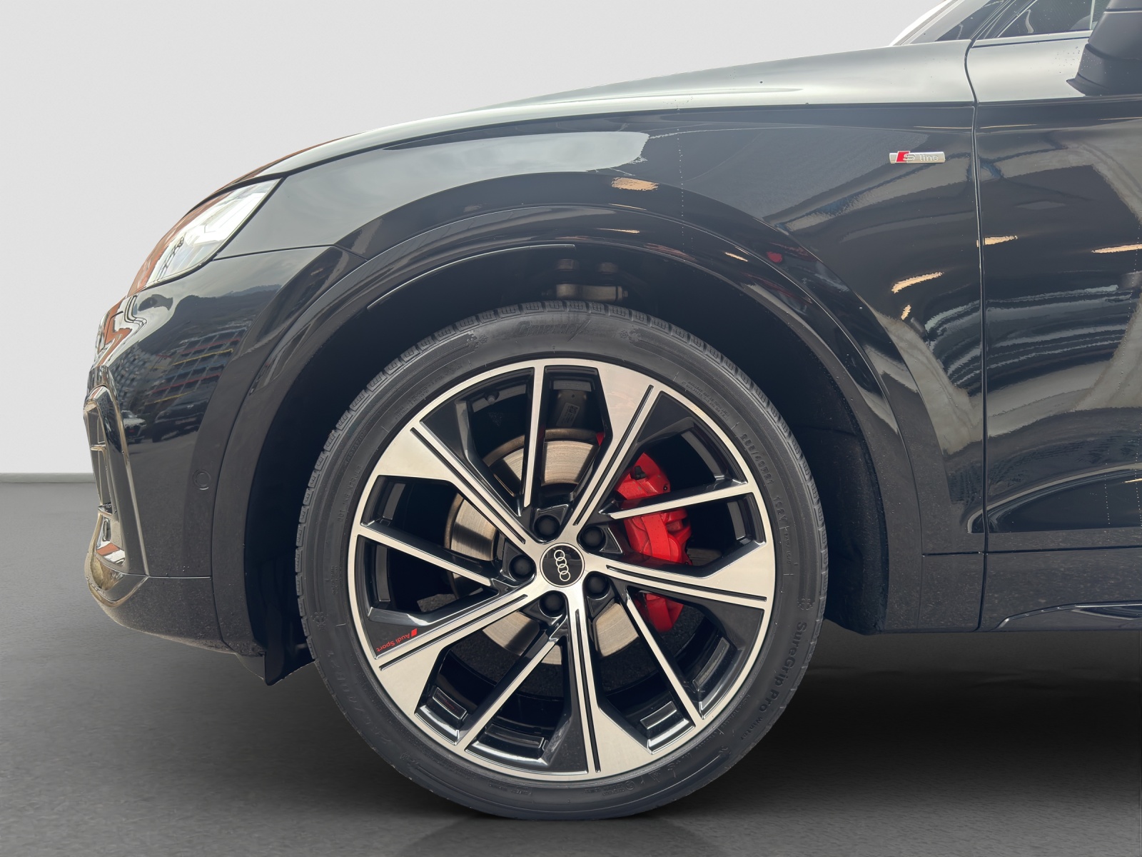AUDI Q5 Sportback 40 TDI Blackedition quattro S-tronic-image-4