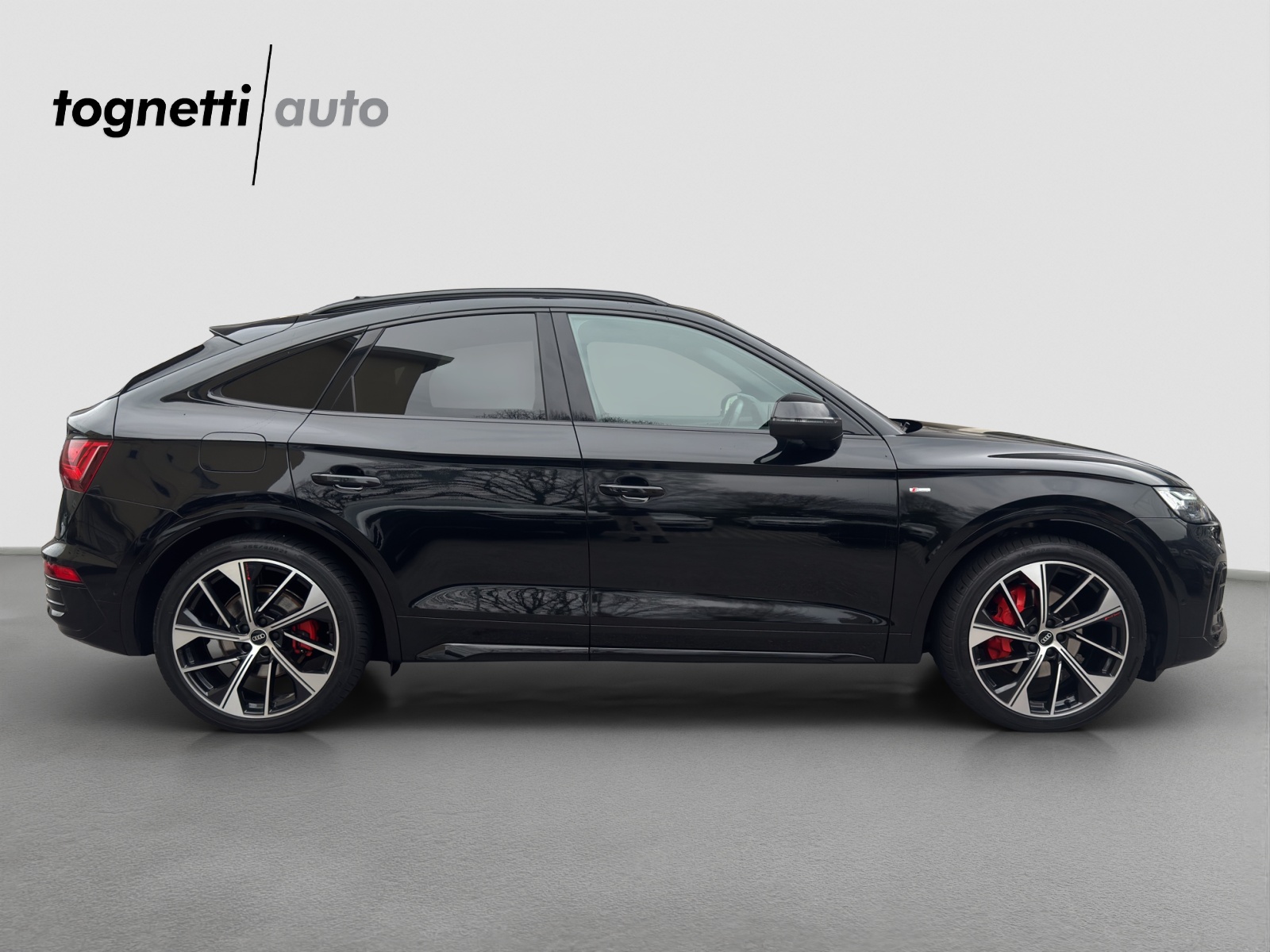 AUDI Q5 Sportback 40 TDI Blackedition quattro S-tronic-image-2