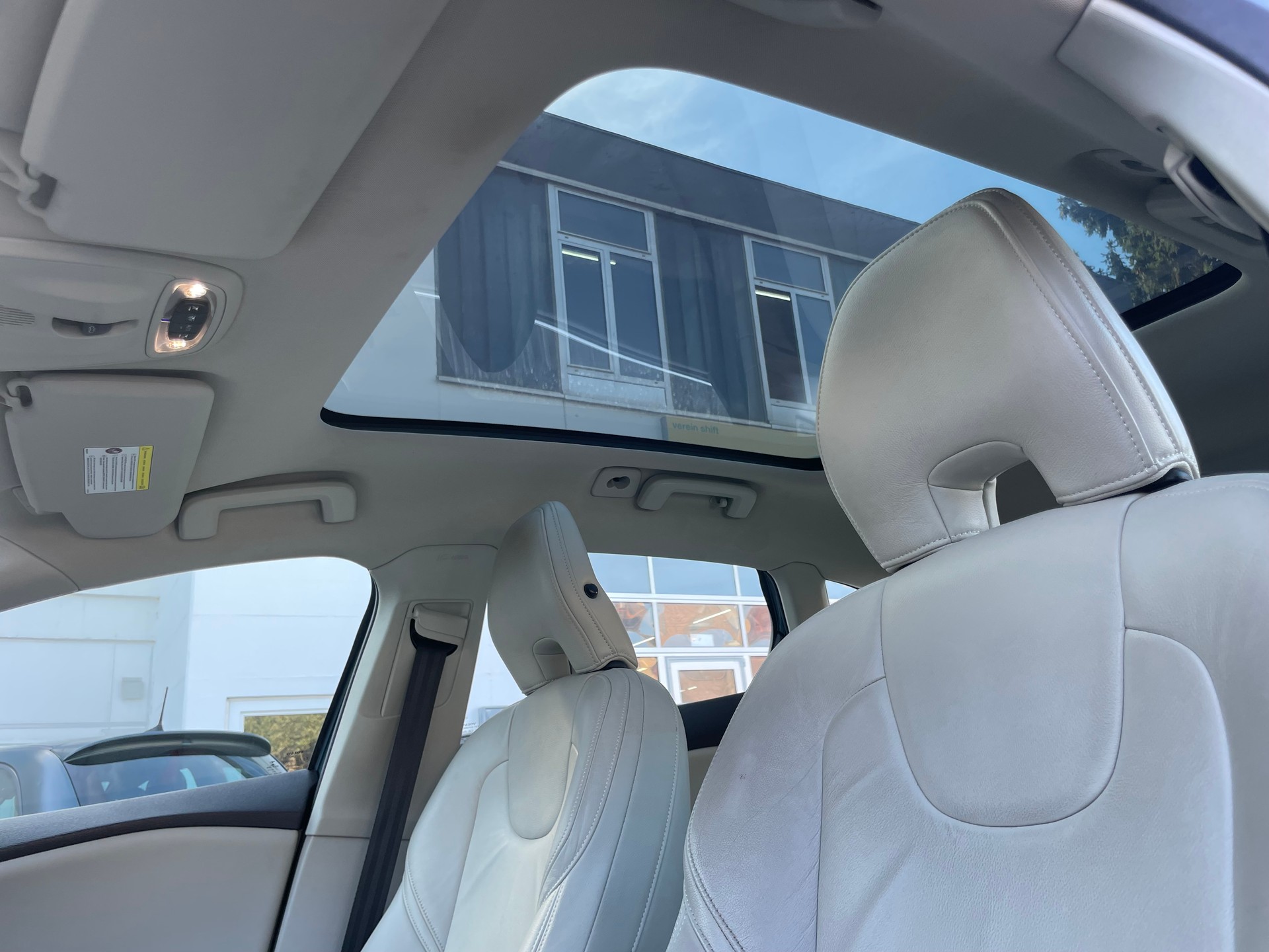 VOLVO V40 D3 Summum Geartronic-image-9