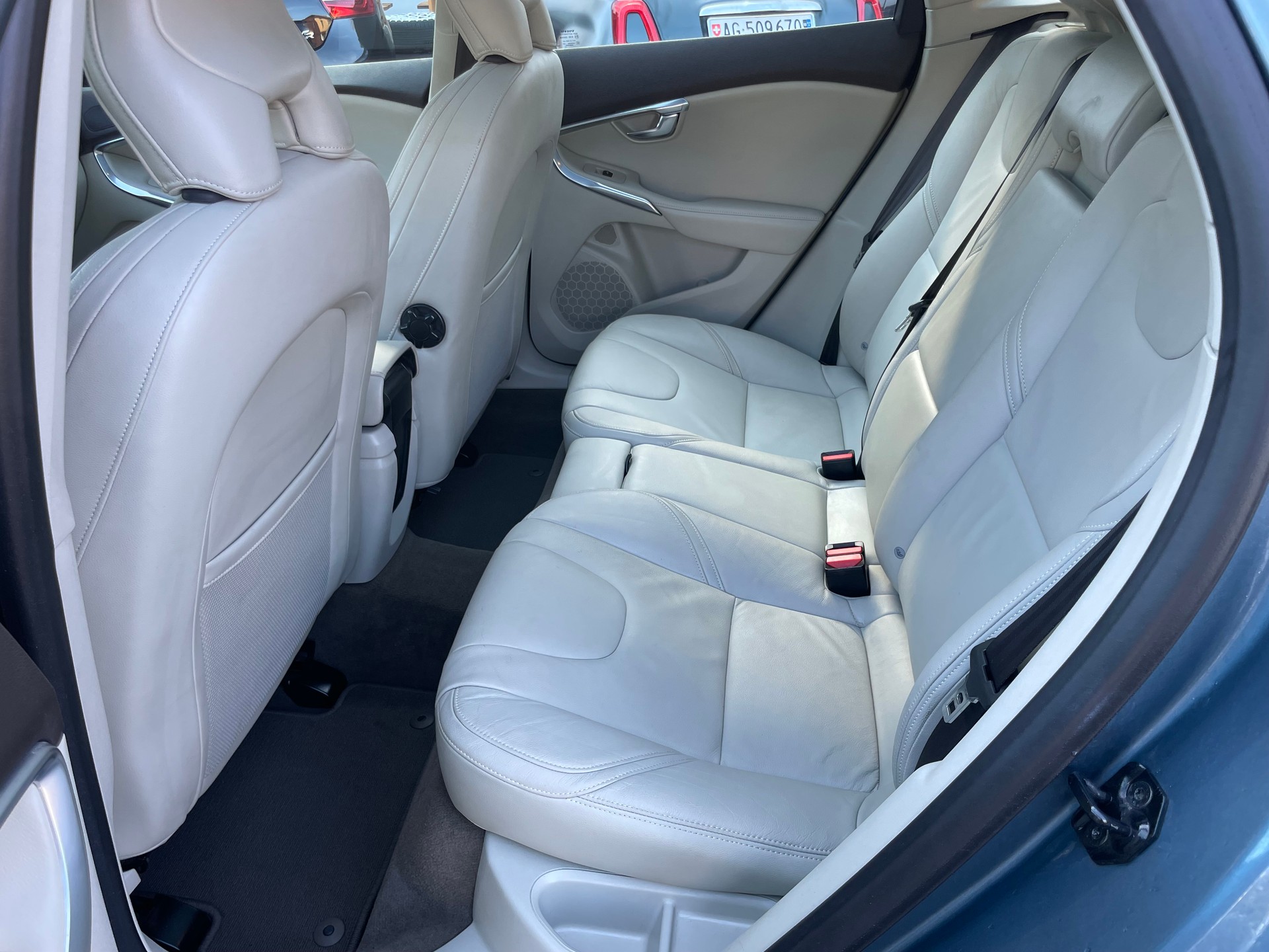 VOLVO V40 D3 Summum Geartronic-image-6