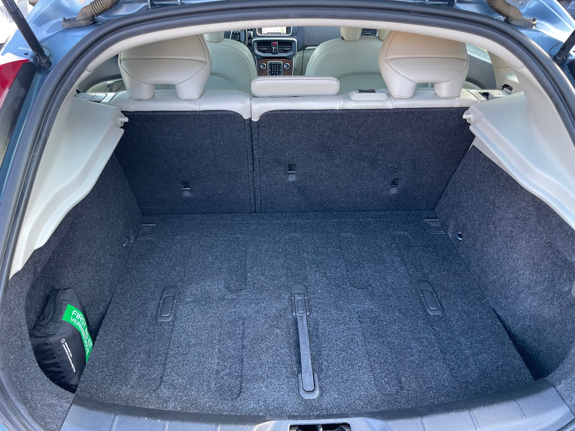 VOLVO V40 D3 Summum Geartronic-image-10