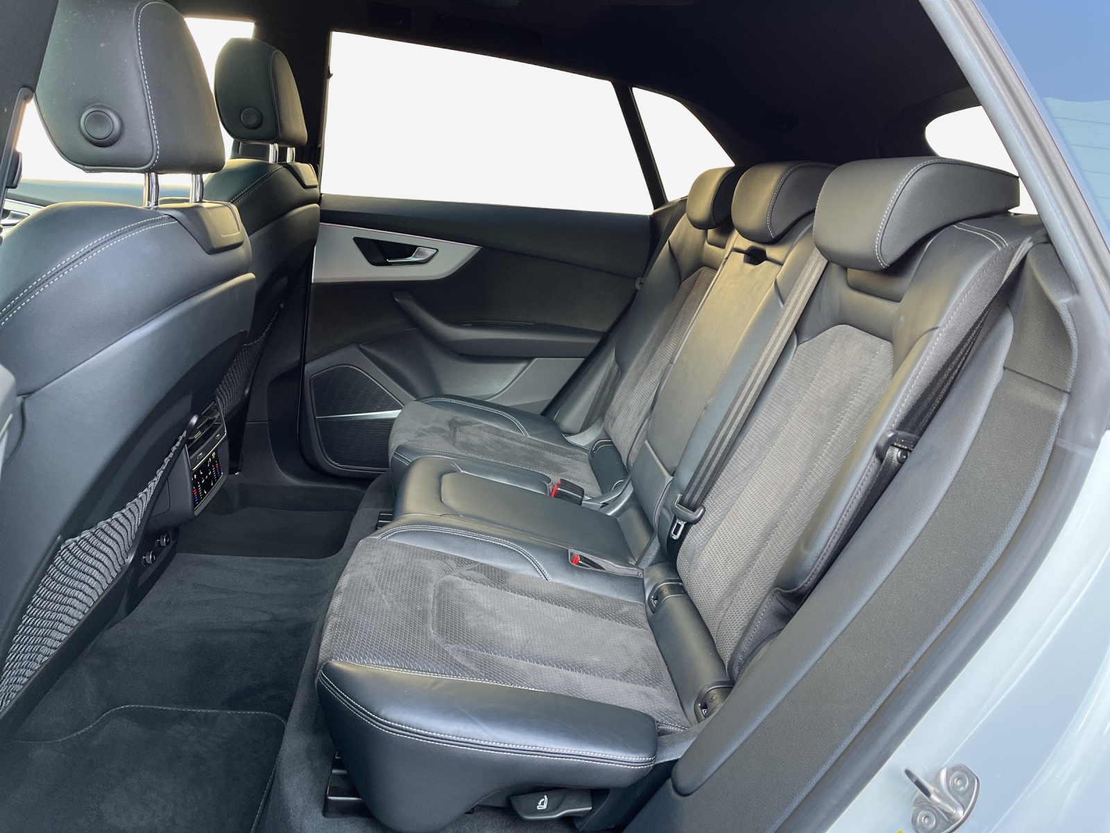 AUDI Q8 50 TDI Black Edition quattro tiptronic-image-11