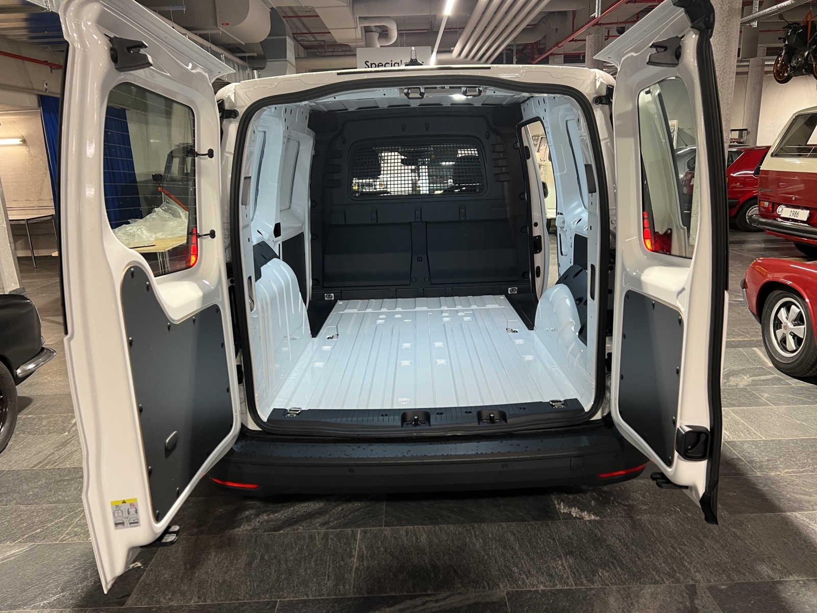VW Caddy Cargo 2.0TDI Maxi 4Motion-image-9