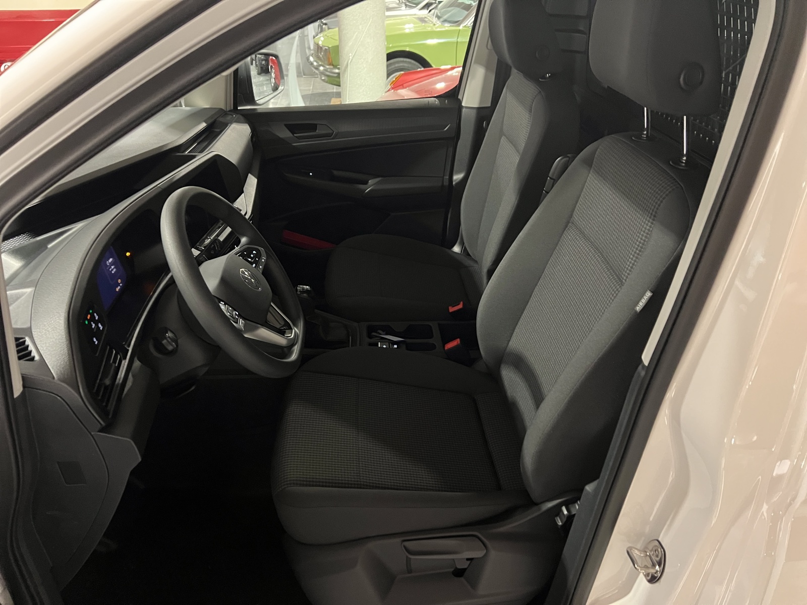 VW Caddy Cargo 2.0TDI Maxi 4Motion-image-6