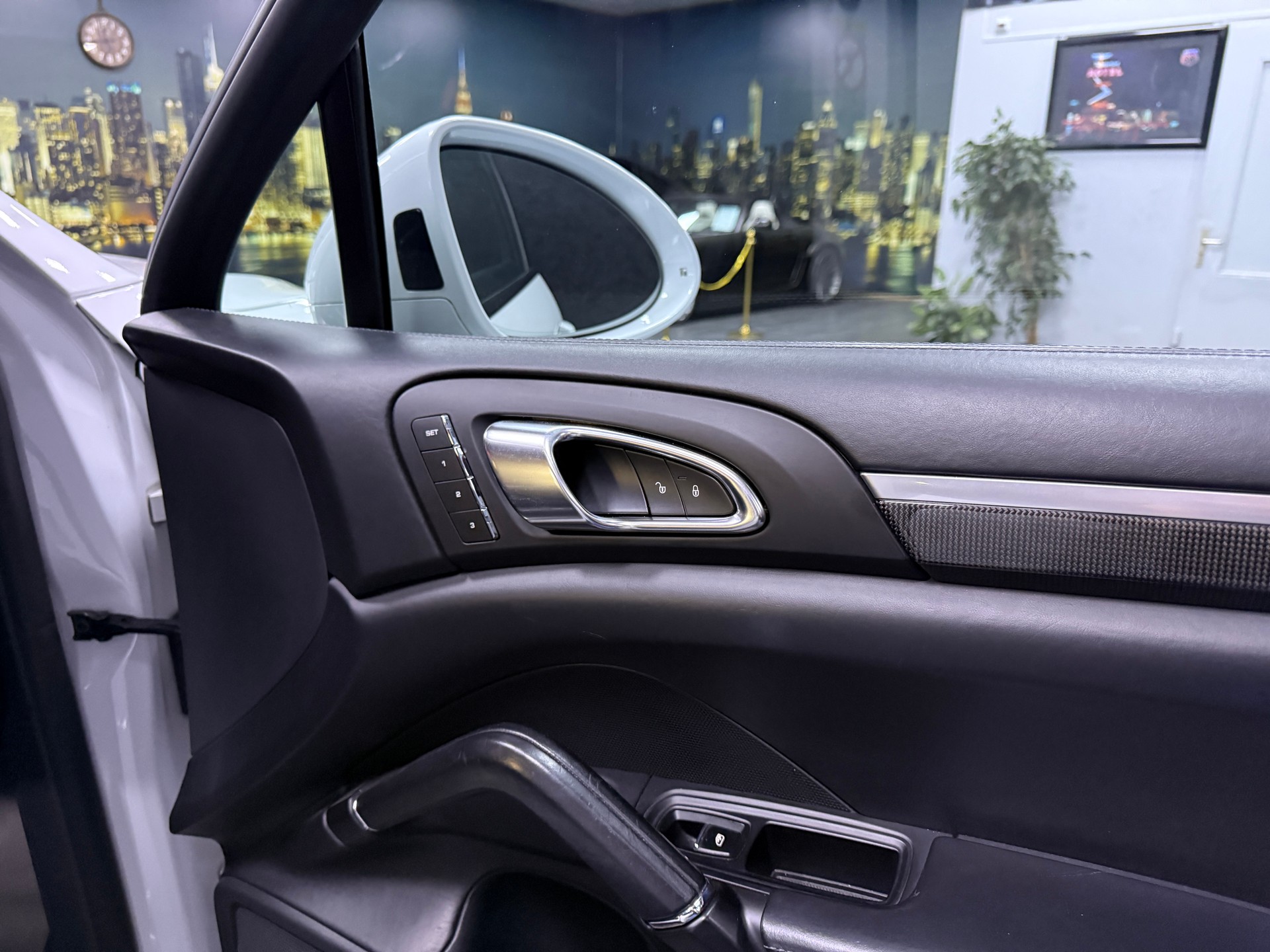 PORSCHE Cayenne S Diesel Platinum / CH Fahrzeug-image-12