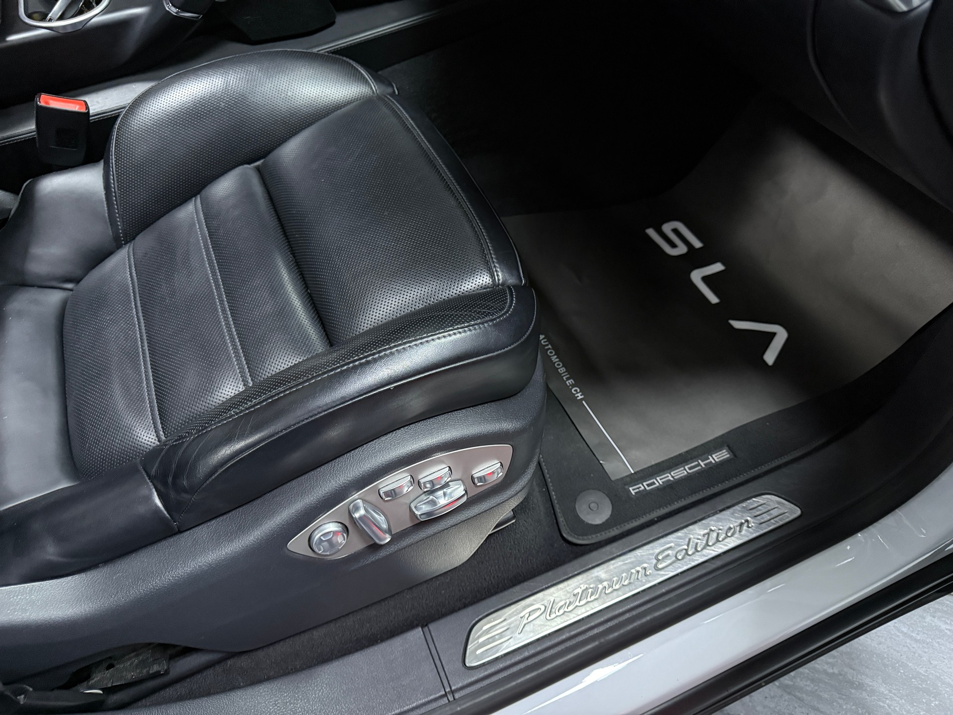 PORSCHE Cayenne S Diesel Platinum / CH Fahrzeug-image-11