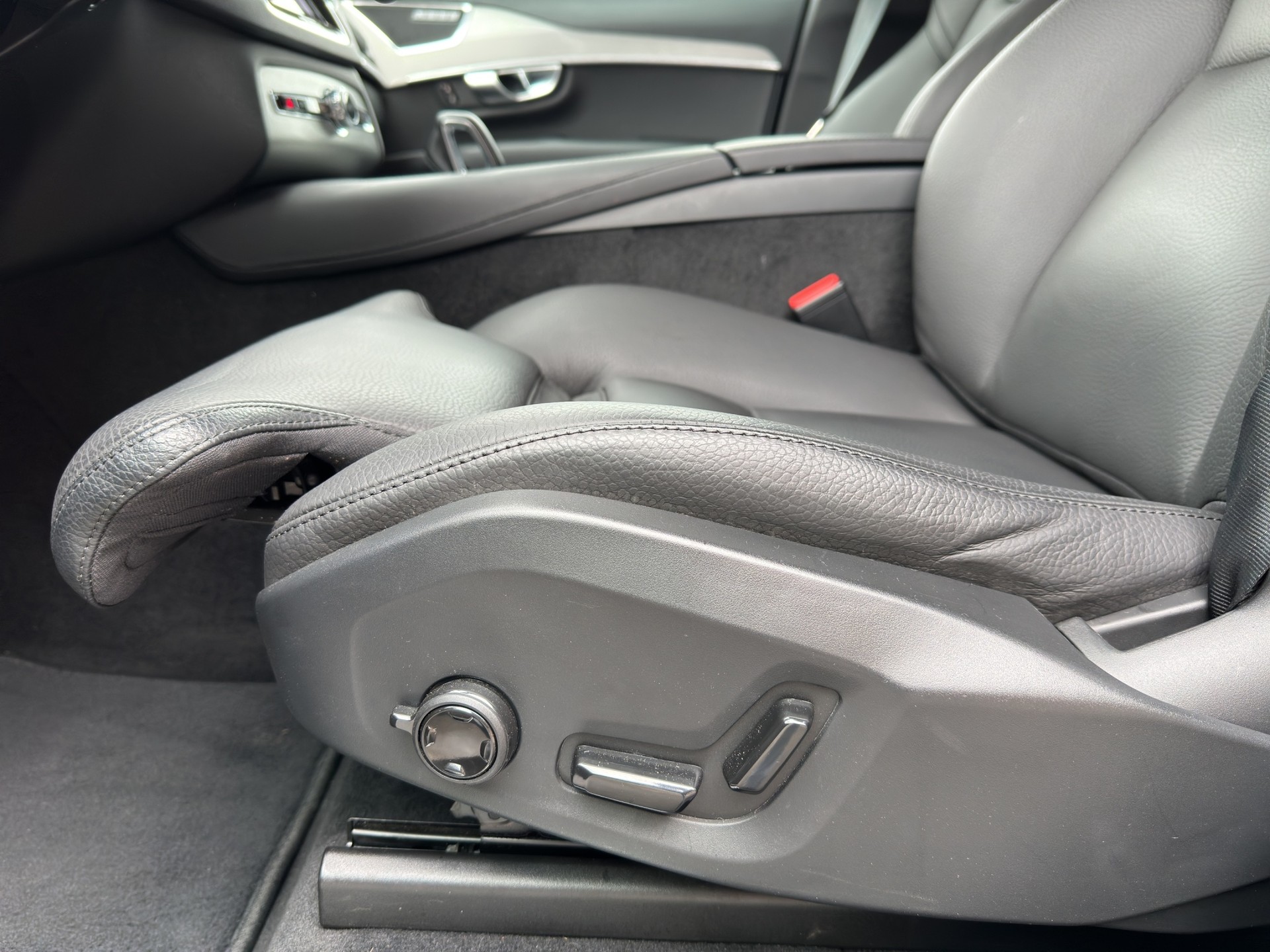 VOLVO XC90 T8 eAWD Core 7Pl. PluginHybrid Geartronic-image-10