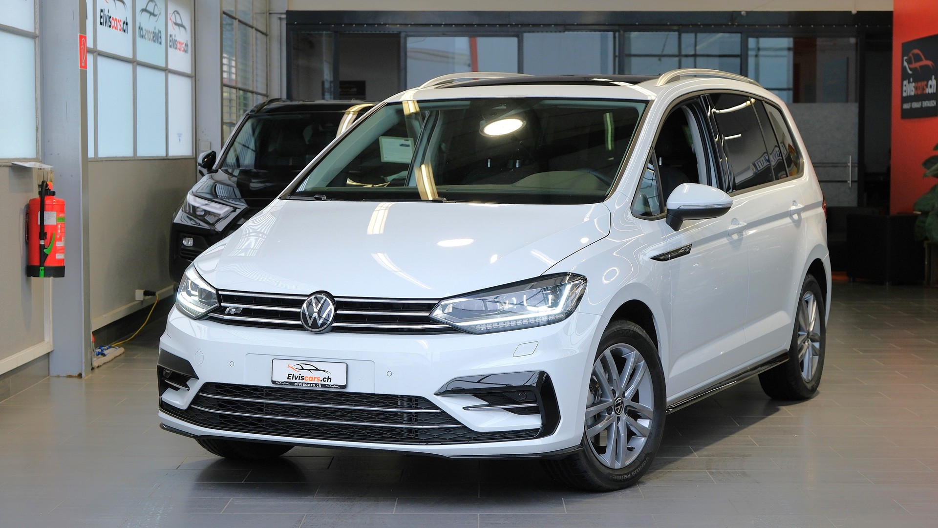 VW Touran 1.5 TSI EVO Comfort United R Line DSG-image-0