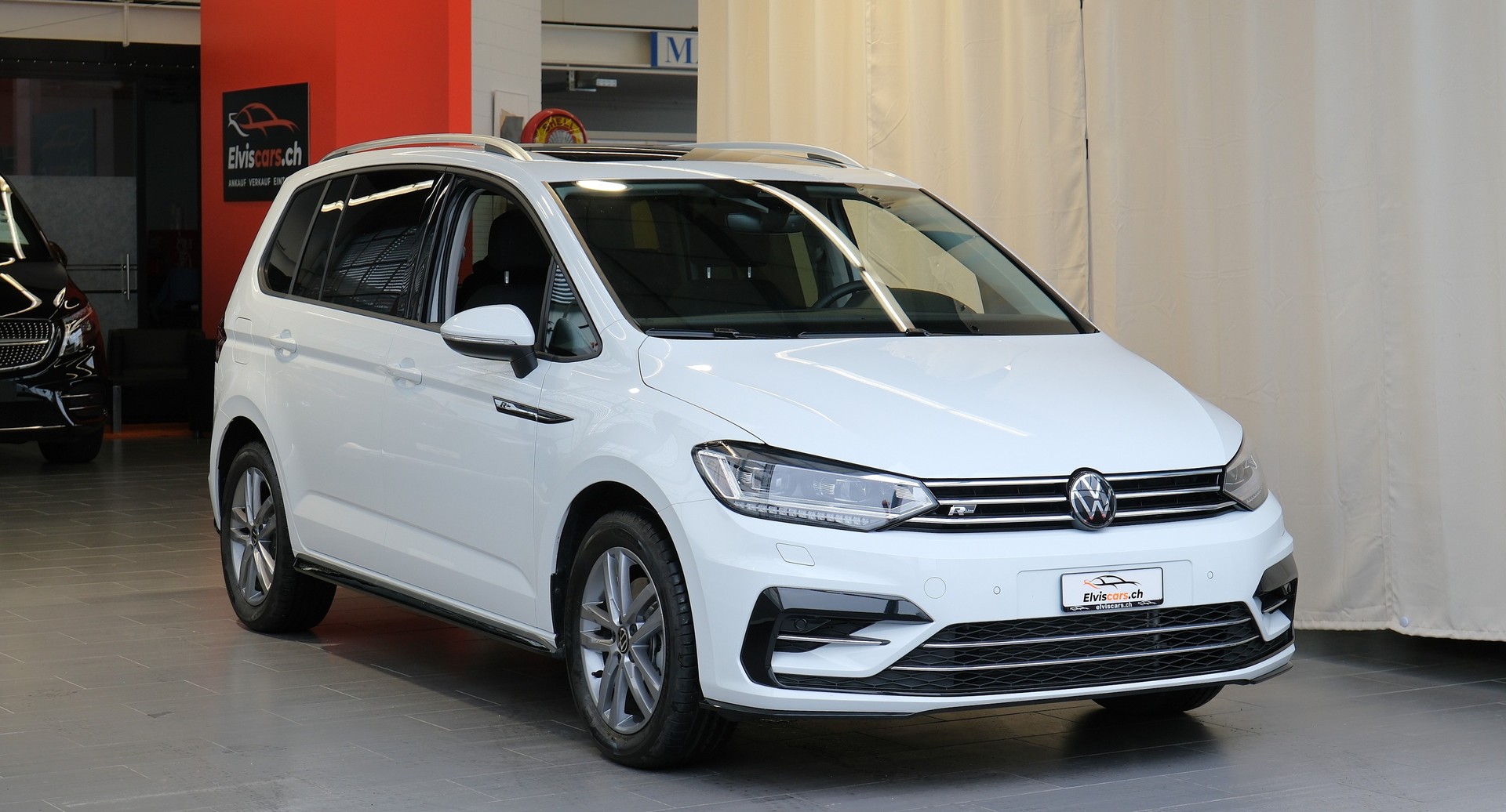 VW Touran 1.5 TSI EVO Comfort United R Line DSG-image-27