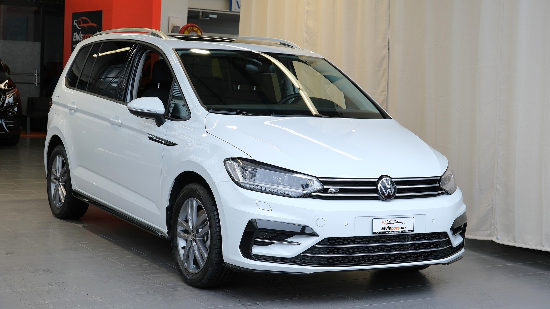 VW Touran 1.5 TSI EVO Comfort United R Line DSG-image-1
