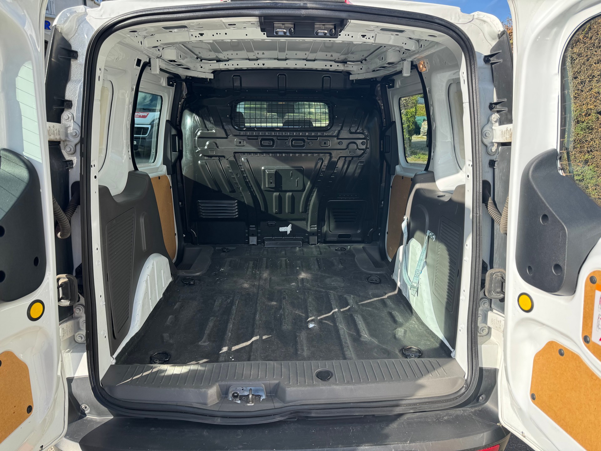 FORD Transit Connect Van T200 1.5 Eco Blue Trend A-image-8