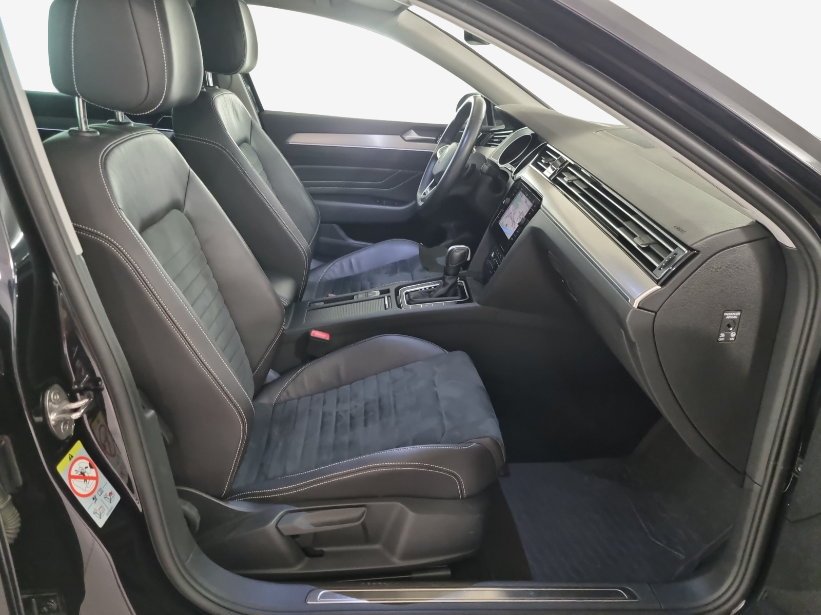 VW Passat 2.0 TDI BMT Elegance 4Motion DSG-image-15