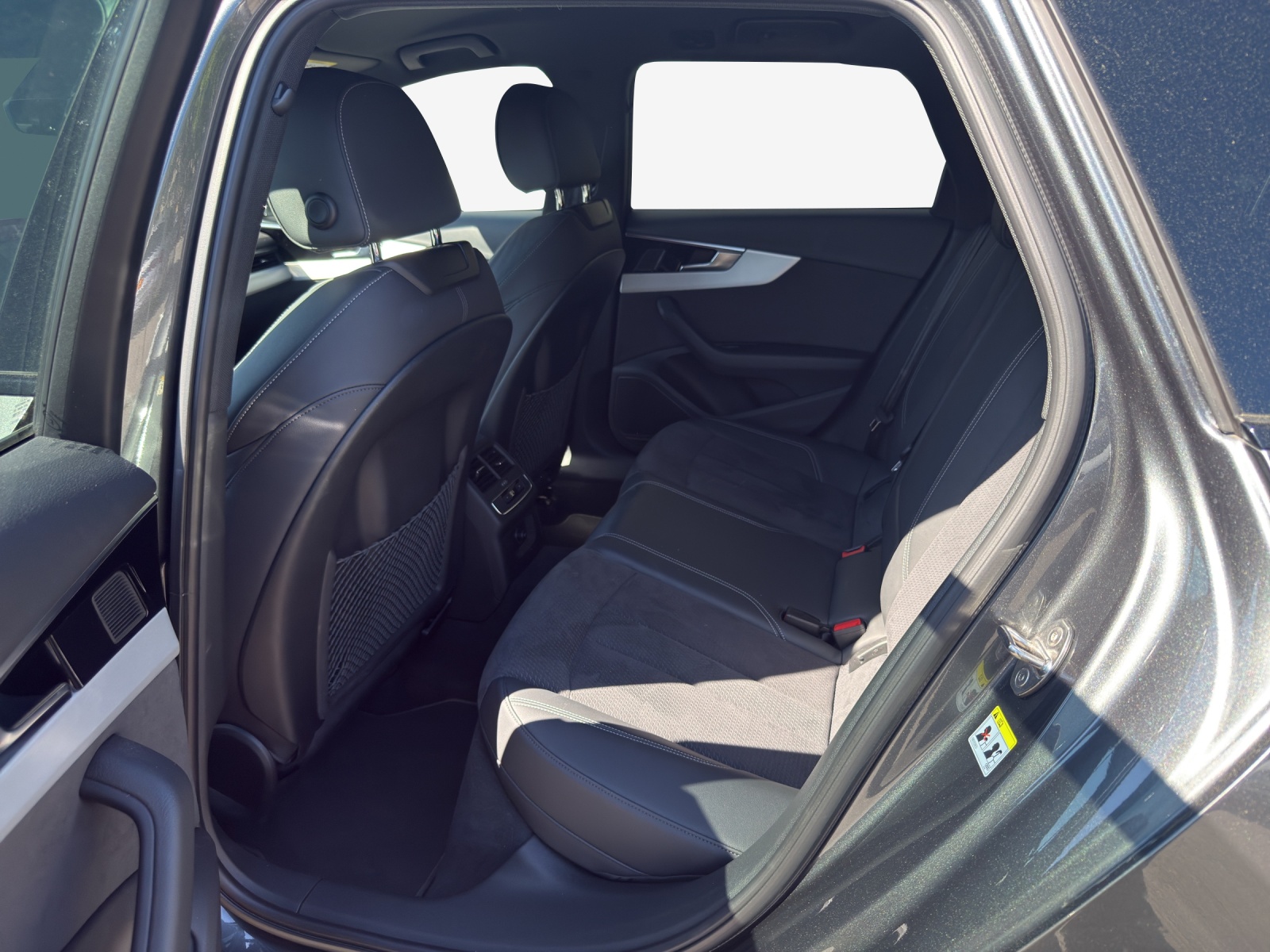 AUDI A4 Avant 45 TFSI S line S-tronic quattro-image-11