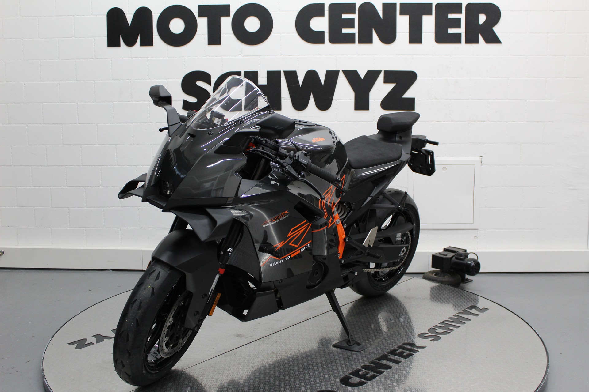 KTM 990 RC R-showroom-element-2