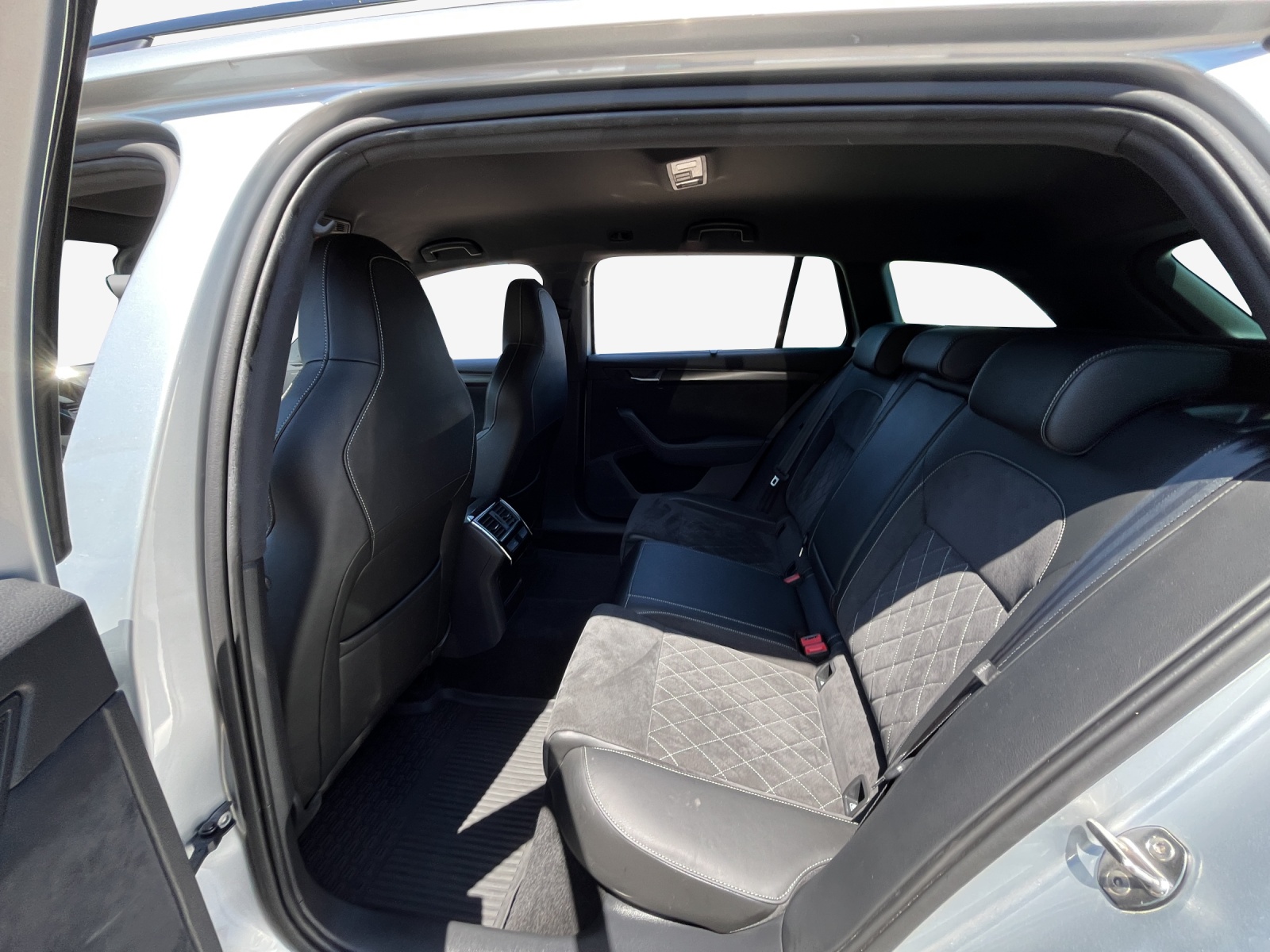 SKODA Superb 1.4 TSI Sport Line PHEV DSG-image-11