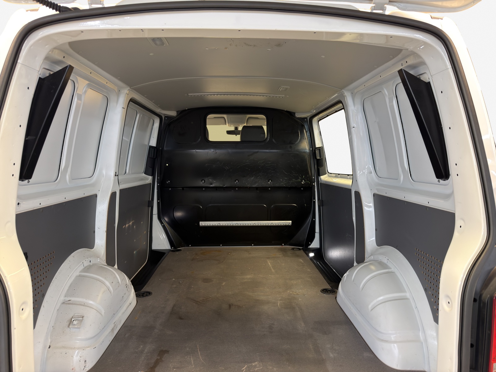 VW T6.1 2.0 TDI 4Motion-image-12