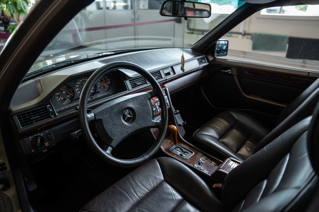 MERCEDES-BENZ 300 TE-24-image-14