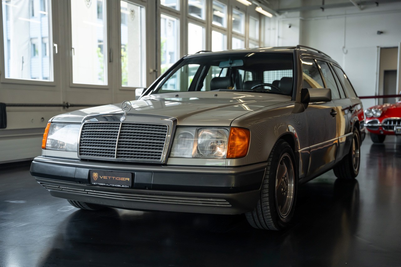 MERCEDES-BENZ 300 TE-24-showroom-element-2