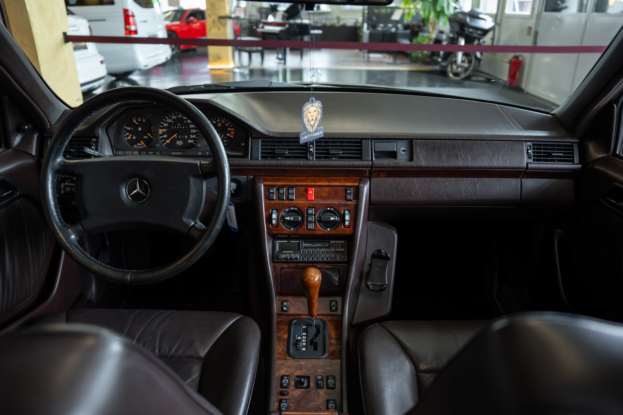 MERCEDES-BENZ 300 TE-24-image-13