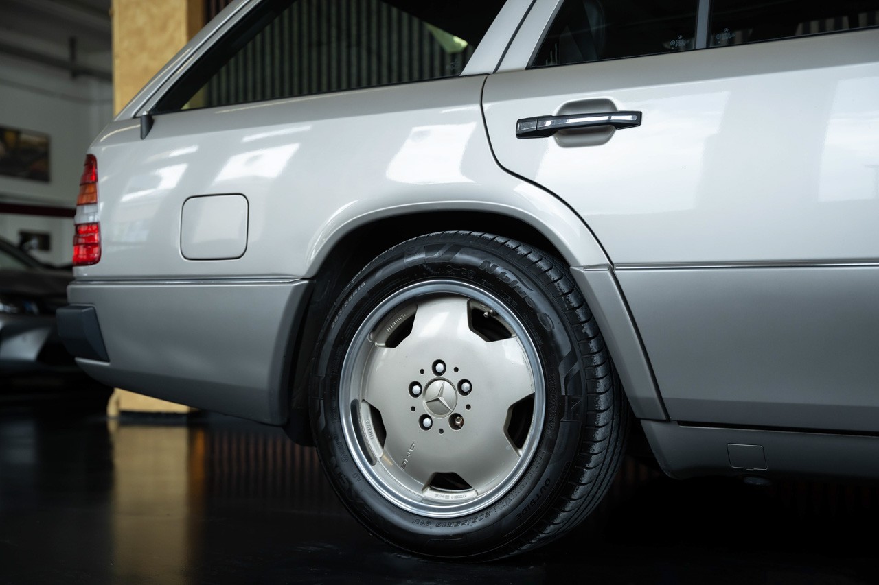 MERCEDES-BENZ 300 TE-24-image-12