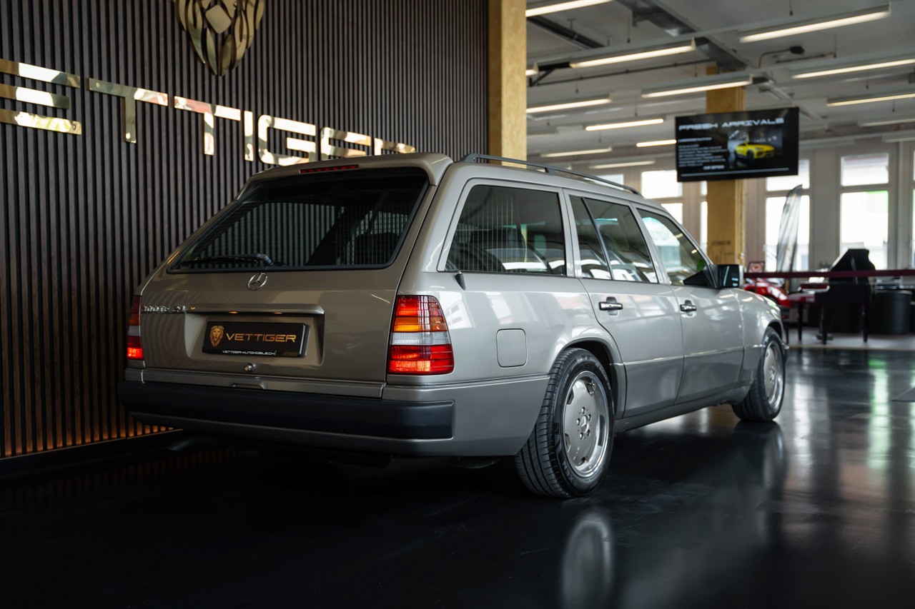 MERCEDES-BENZ 300 TE-24-image-9
