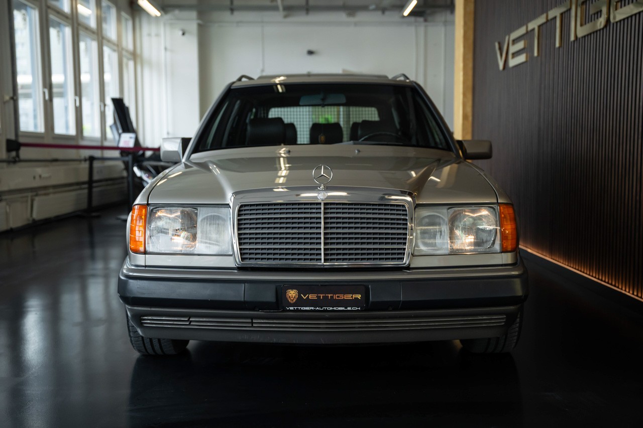 MERCEDES-BENZ 300 TE-24-showroom-element-1