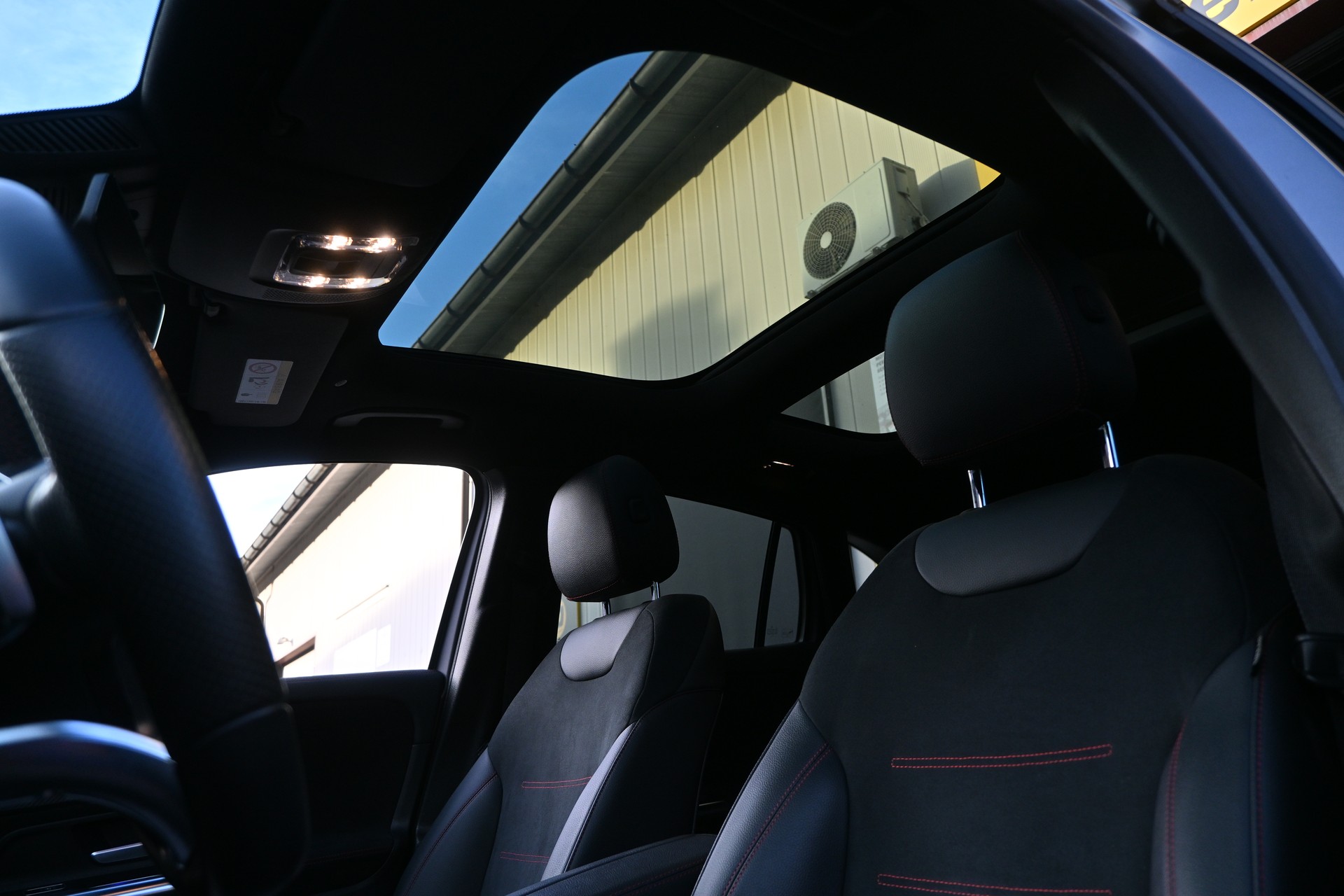 MERCEDES-BENZ GLA 220d 4Matic AMG Line 8G-DCT-image-21