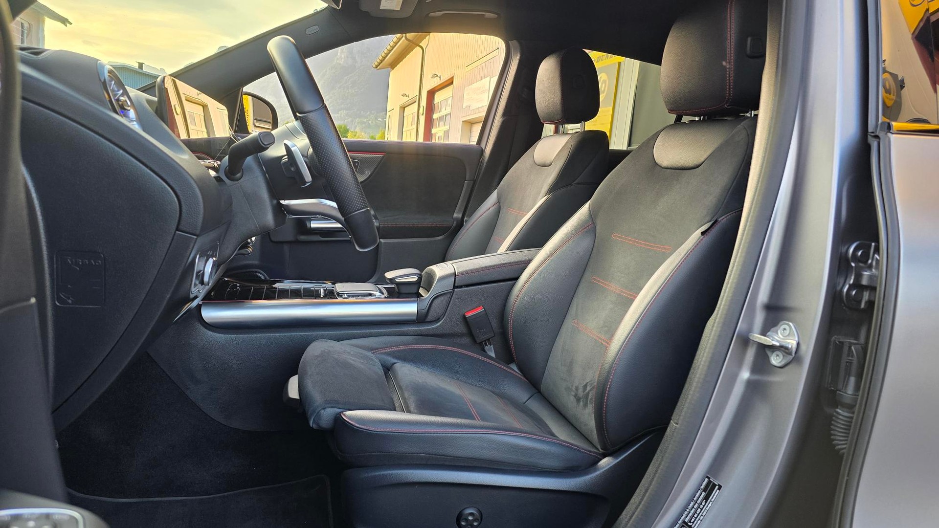 MERCEDES-BENZ GLA 220d 4Matic AMG Line 8G-DCT-image-13