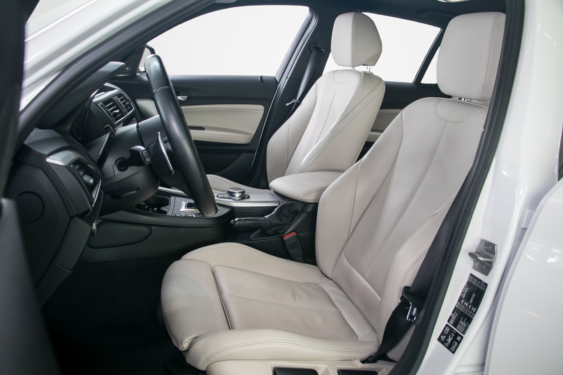 BMW 120d xDrive M Sport Steptronic-image-9