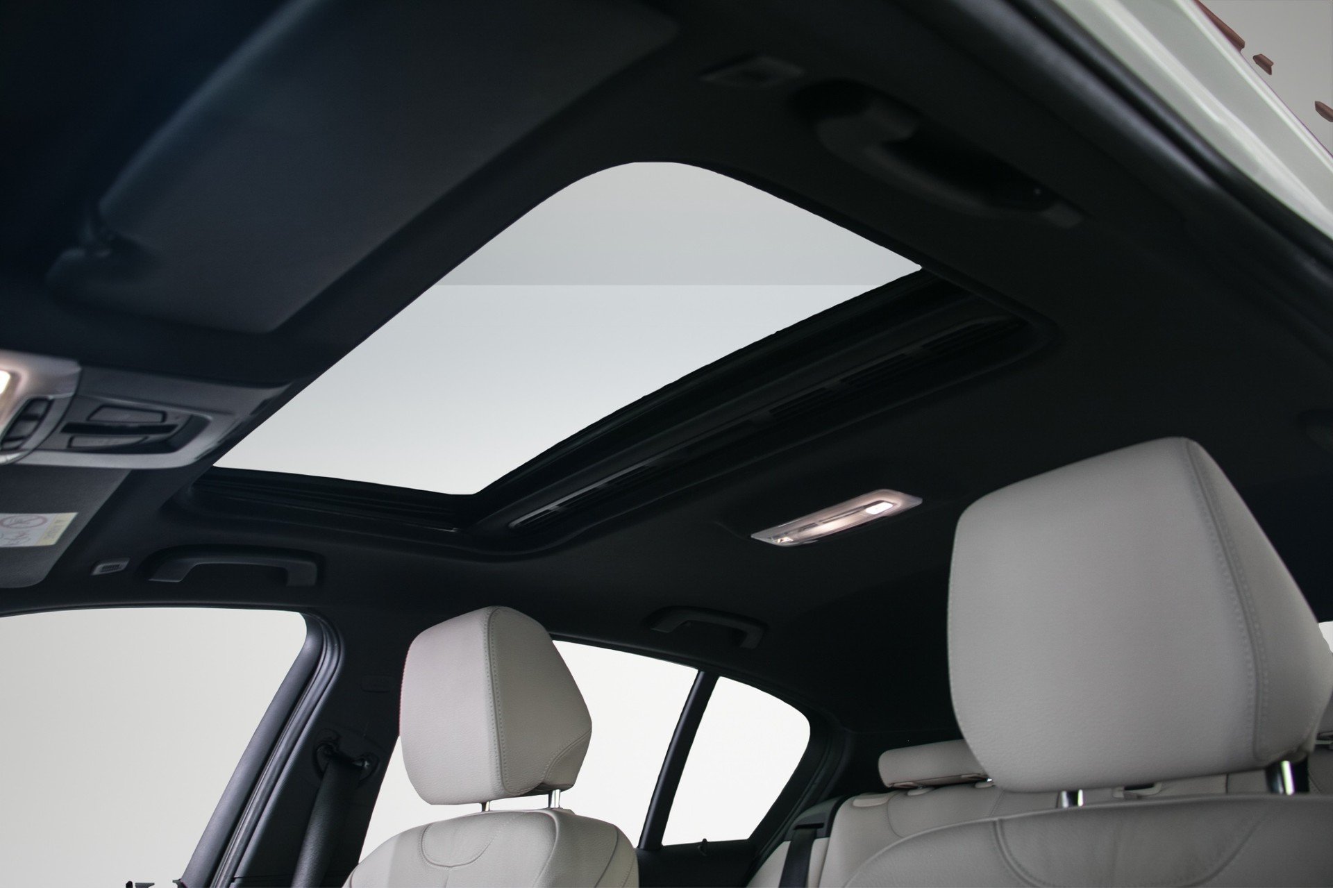 BMW 120d xDrive M Sport Steptronic-image-11