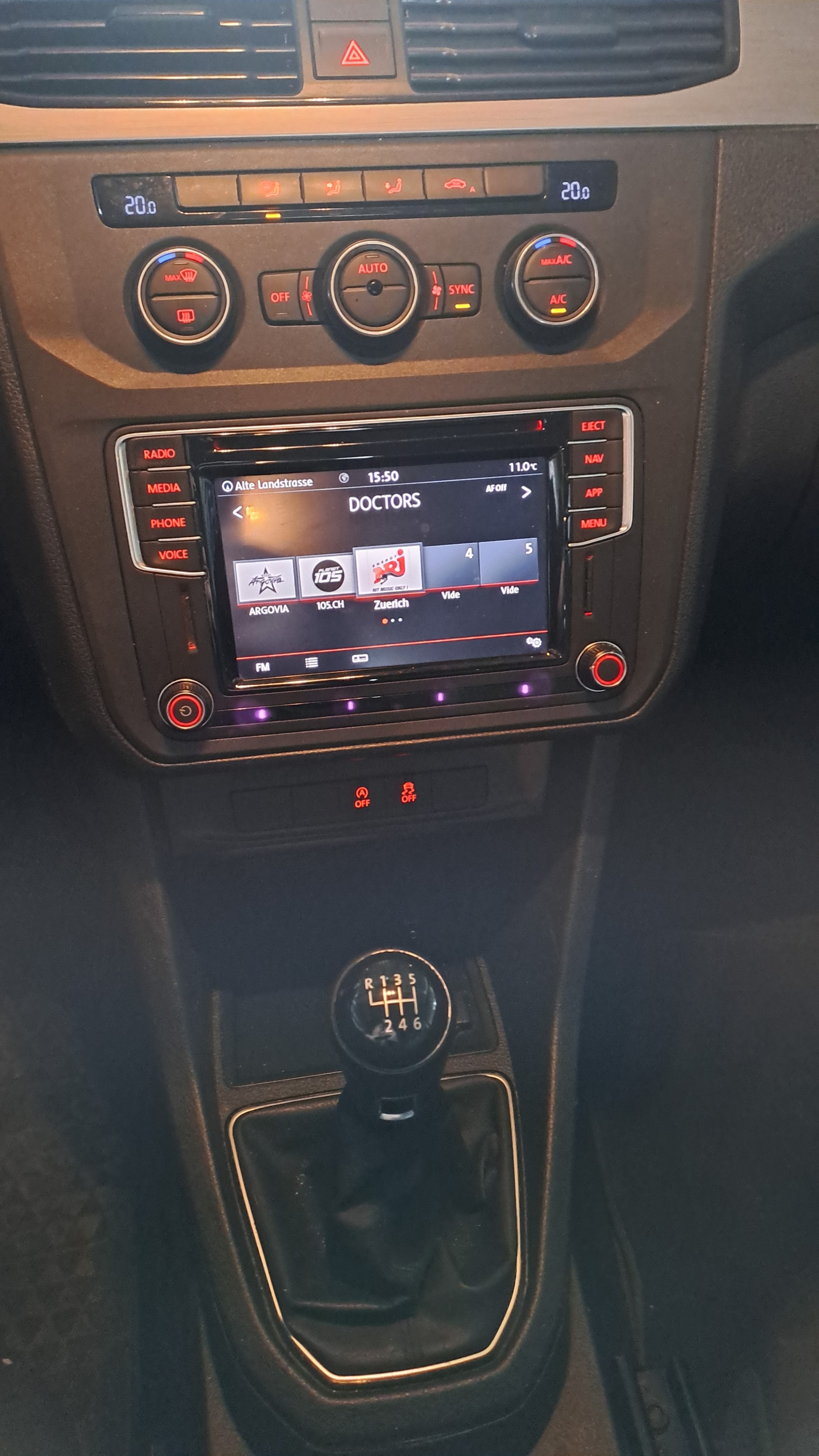 VW Caddy 2.0TDI 4Motion BlueMotion Technology-image-7