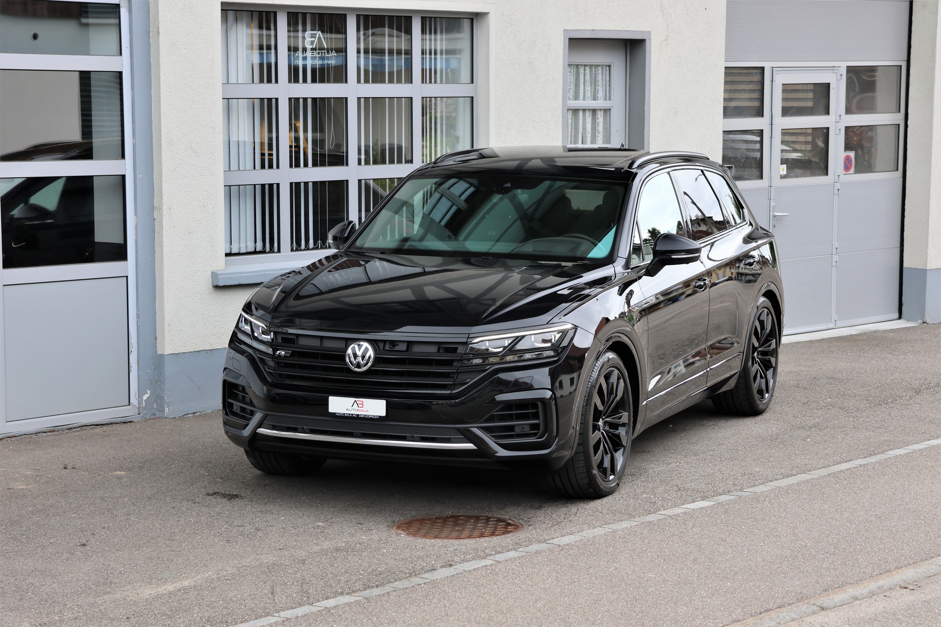 VW Touareg 3.0 TDI R Line Tiptronic (CH) + 3.5T AHK-image-0