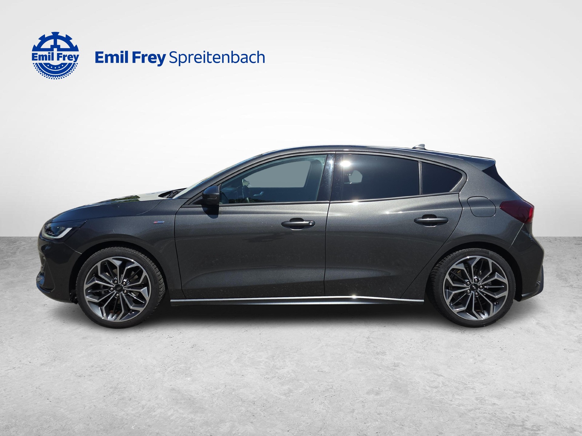 FORD Focus 1.0i EcoB Hybrid 155 ST-Line X / ab 3,99% Leasing bei Abschluss einer Protect Autoversicherung-showroom-element-1