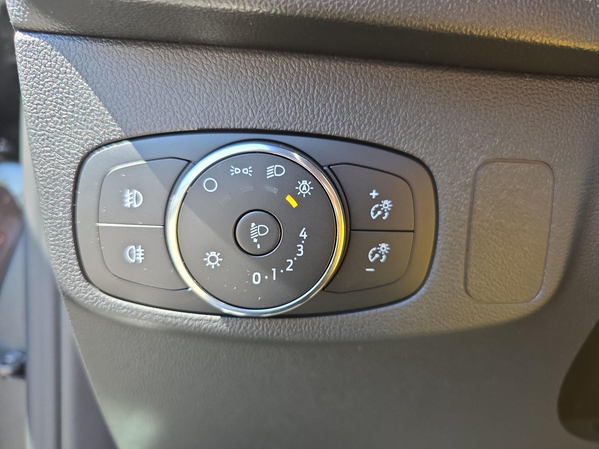 FORD Focus 1.0i EcoB Hybrid 155 ST-Line X / ab 3,99% Leasing bei Abschluss einer Protect Autoversicherung-image-17