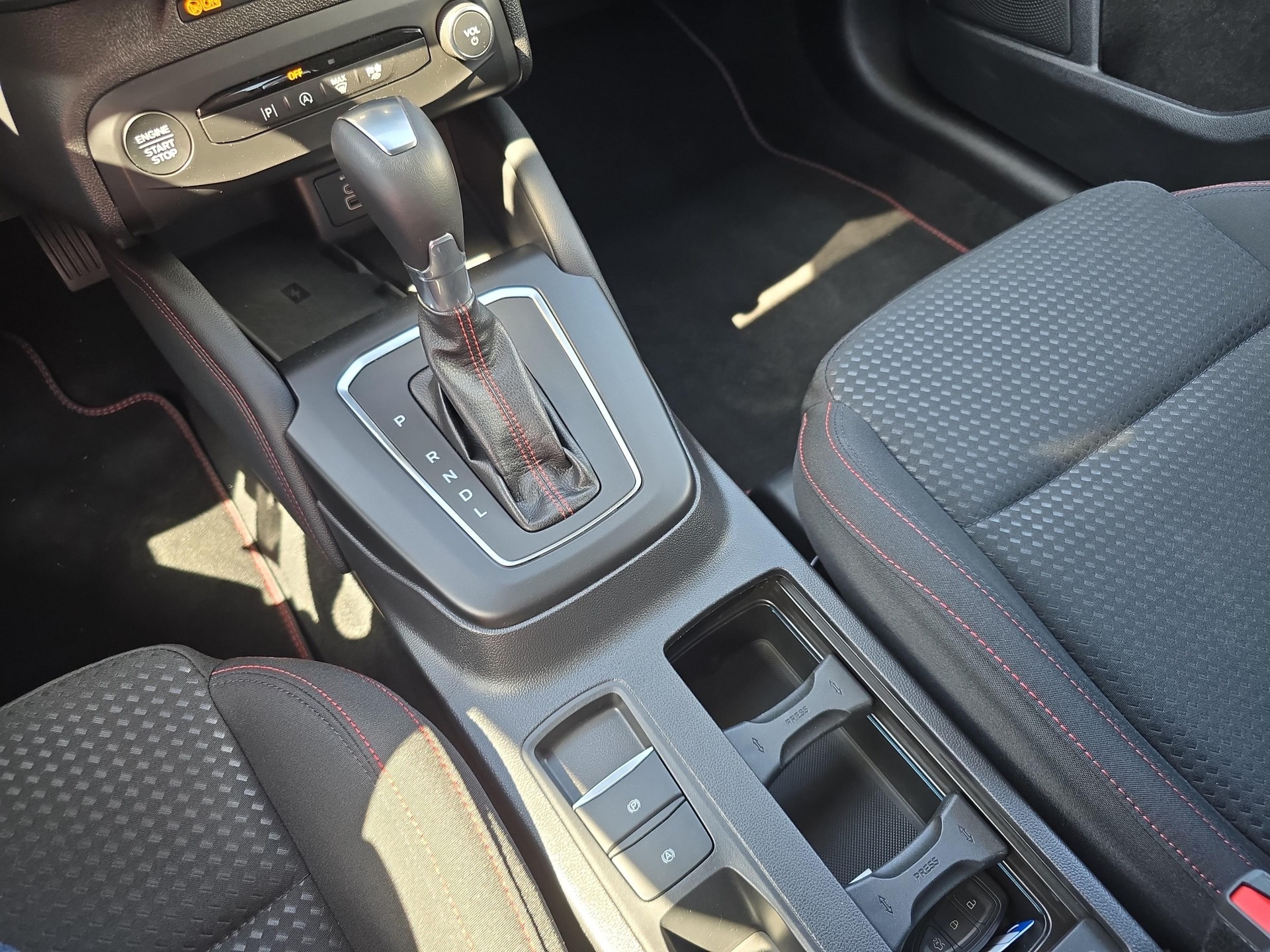 FORD Focus 1.0i EcoB Hybrid 155 ST-Line X / ab 3,99% Leasing bei Abschluss einer Protect Autoversicherung-image-15