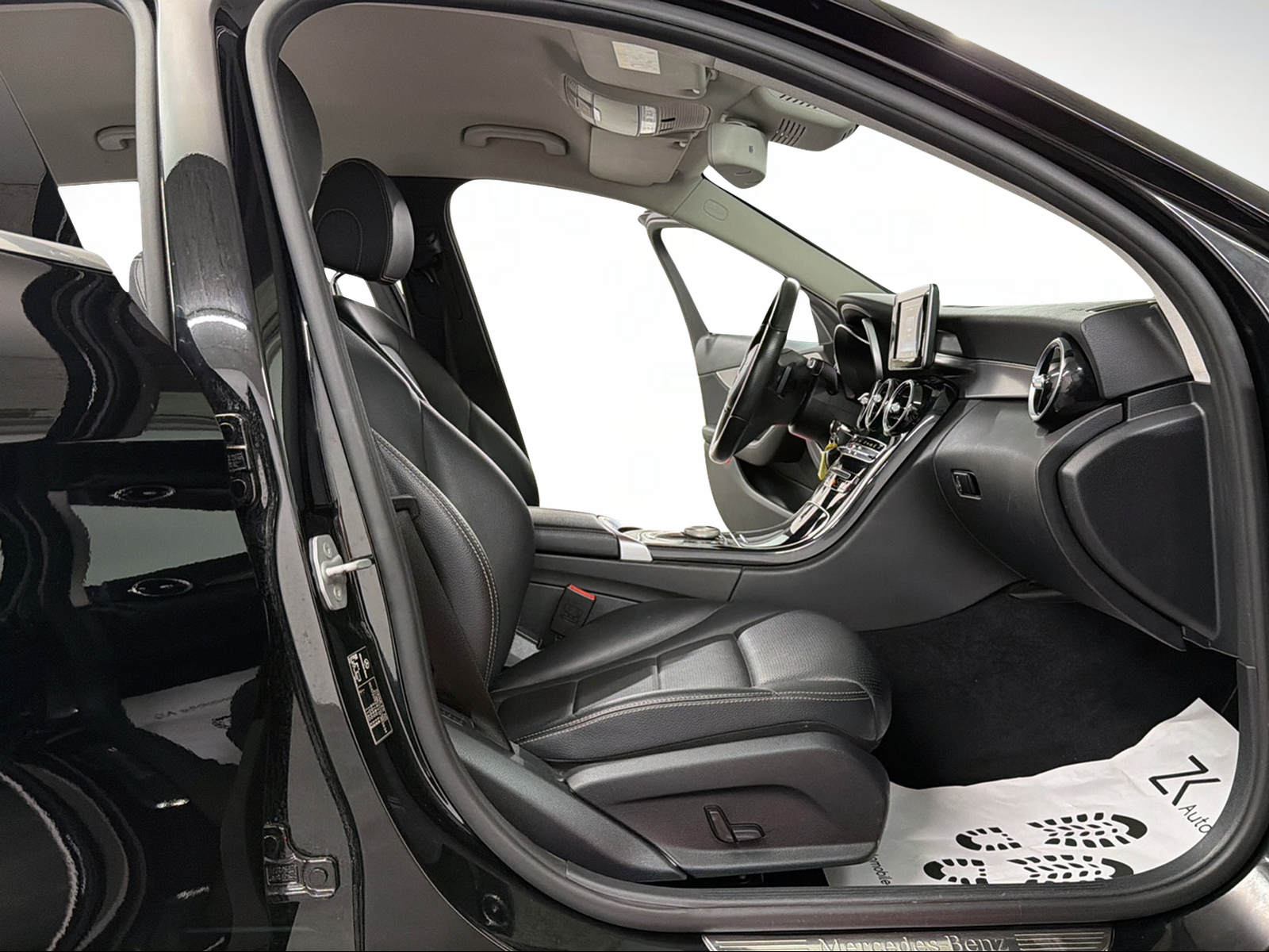 MERCEDES-BENZ C 200 Deep Black Avantgarde 184PS 4Matic 7G-Tronic / RF-Kamera / Leder / Todwinkel/Parkassistent / Sitzheizung /-image-9